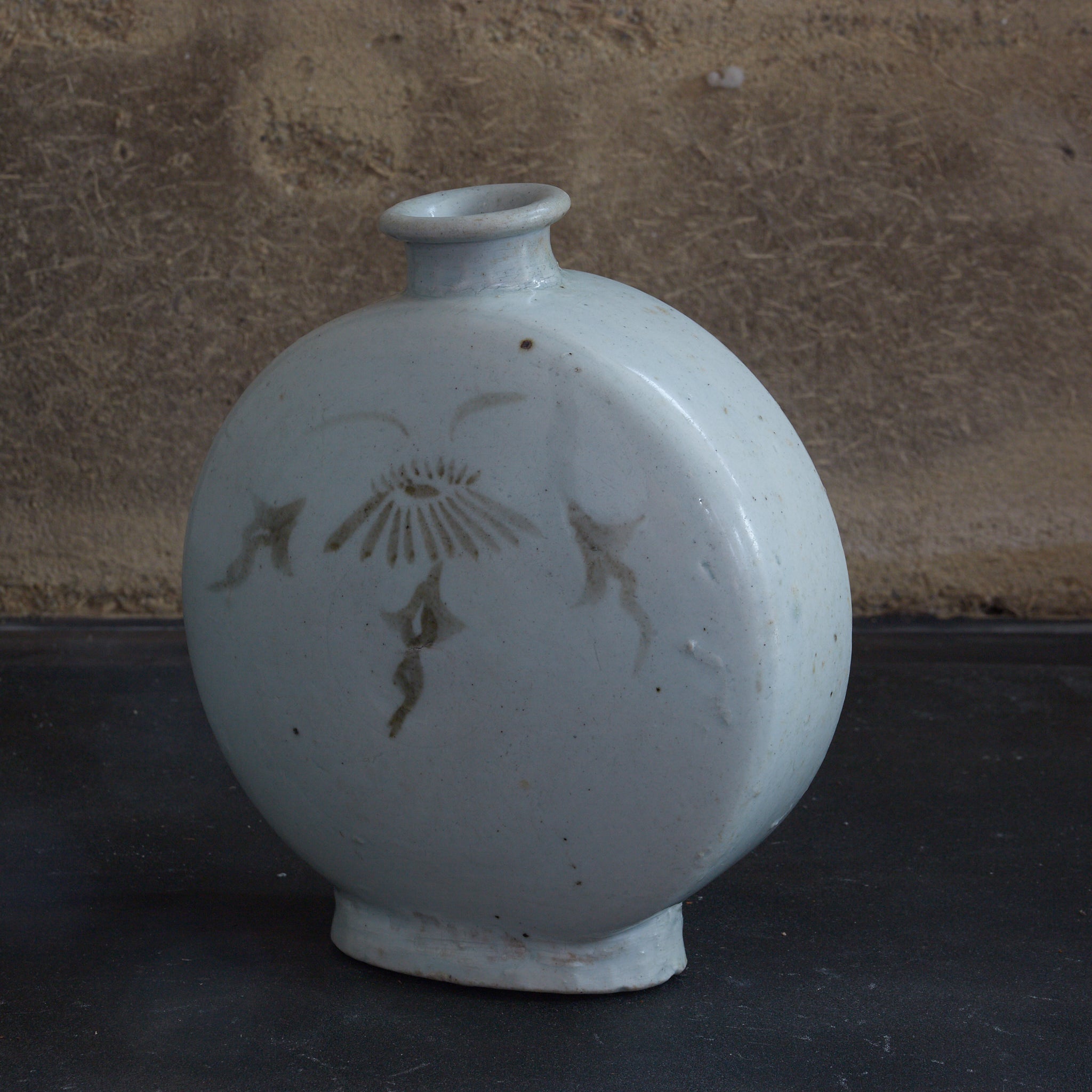李朝 白磁鉄砂草花文扁壺 木箱付(1392–1897CE)
