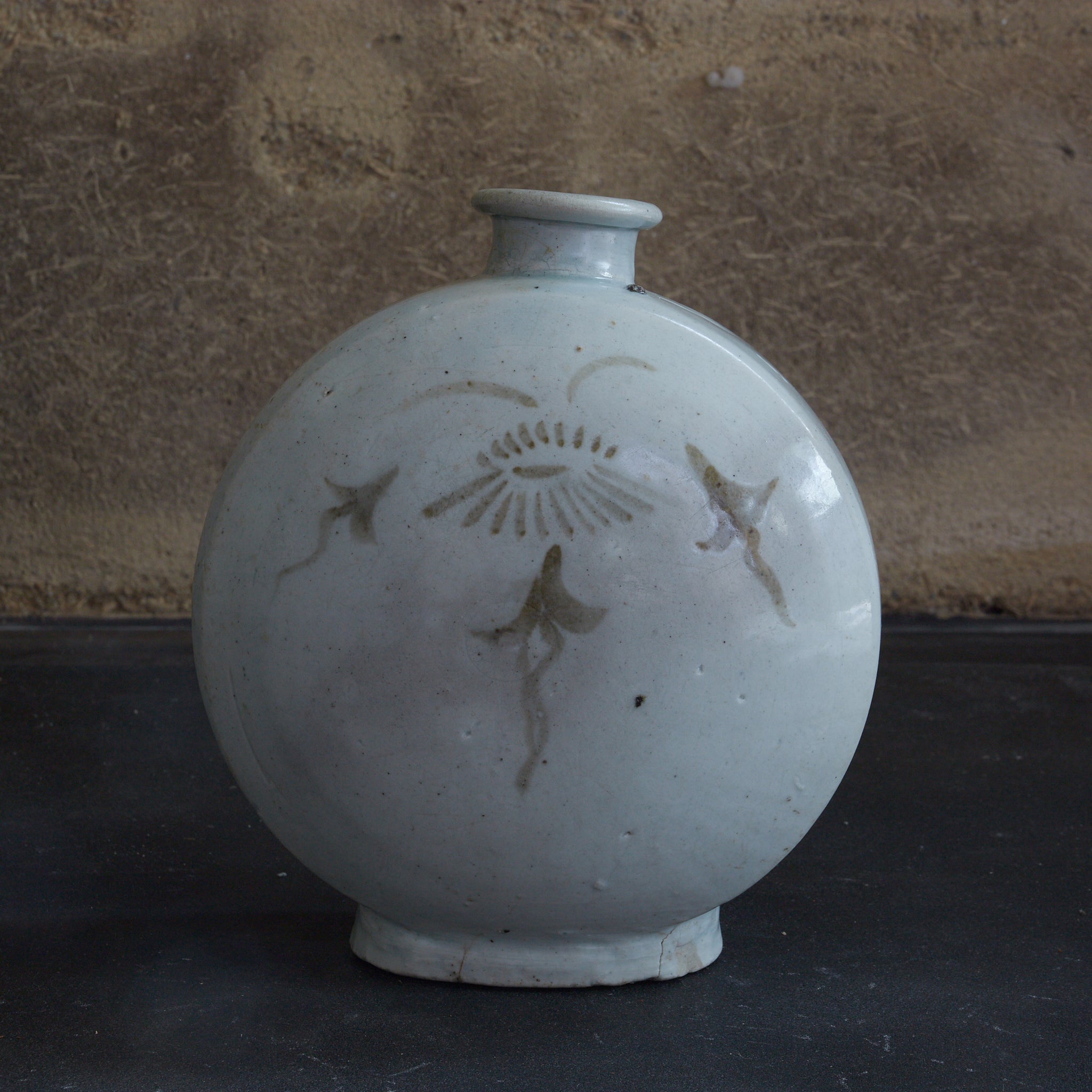 李朝 白磁鉄砂草花文扁壺 木箱付(1392–1897CE)
