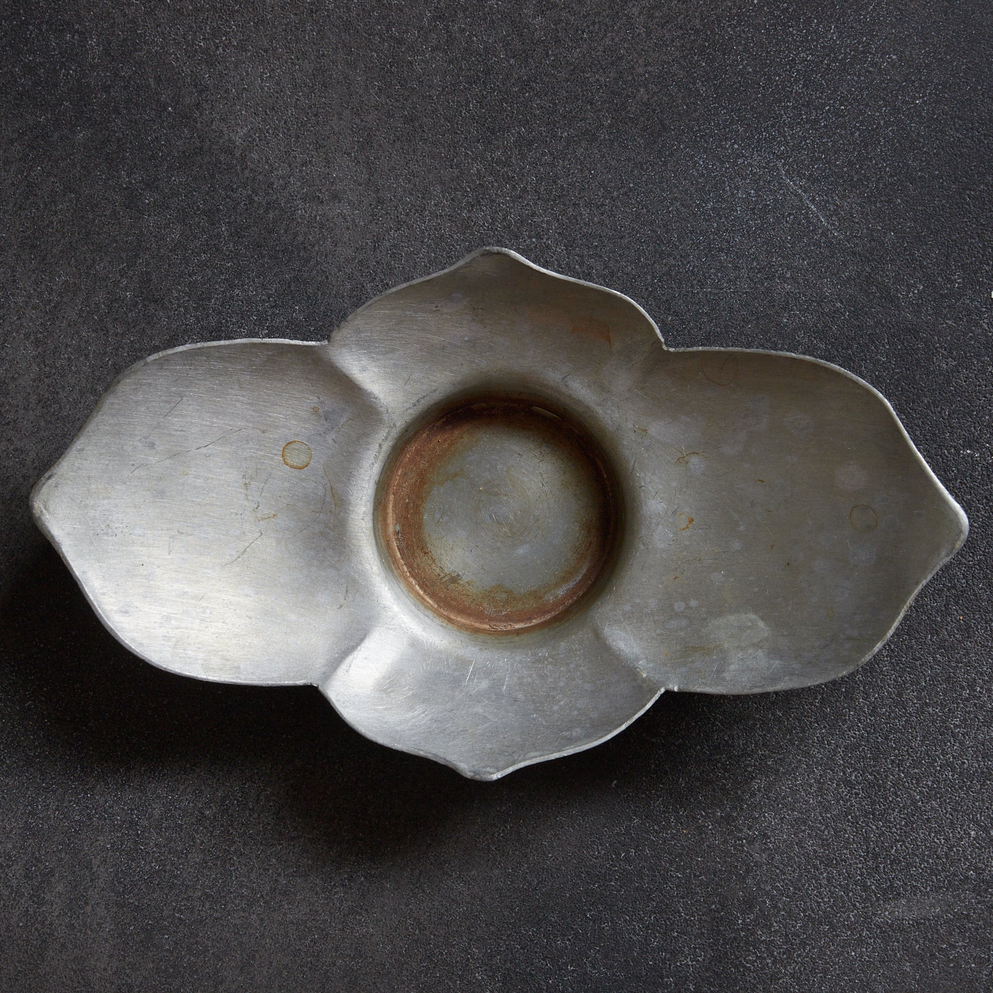 清代 古錫輪花形茶托 5客揃 在銘(1616–1911CE)