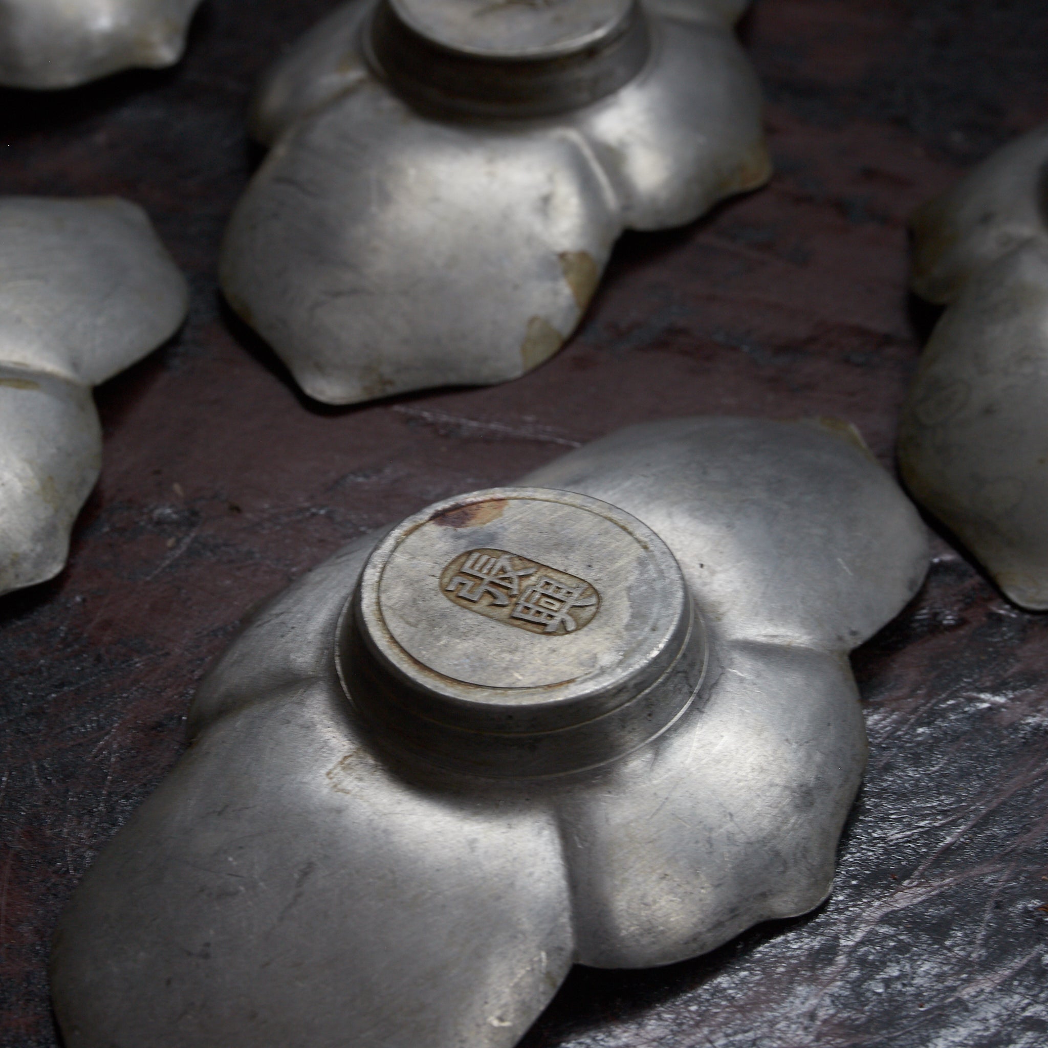 清代 古錫輪花形茶托 5客揃 在銘(1616–1911CE)