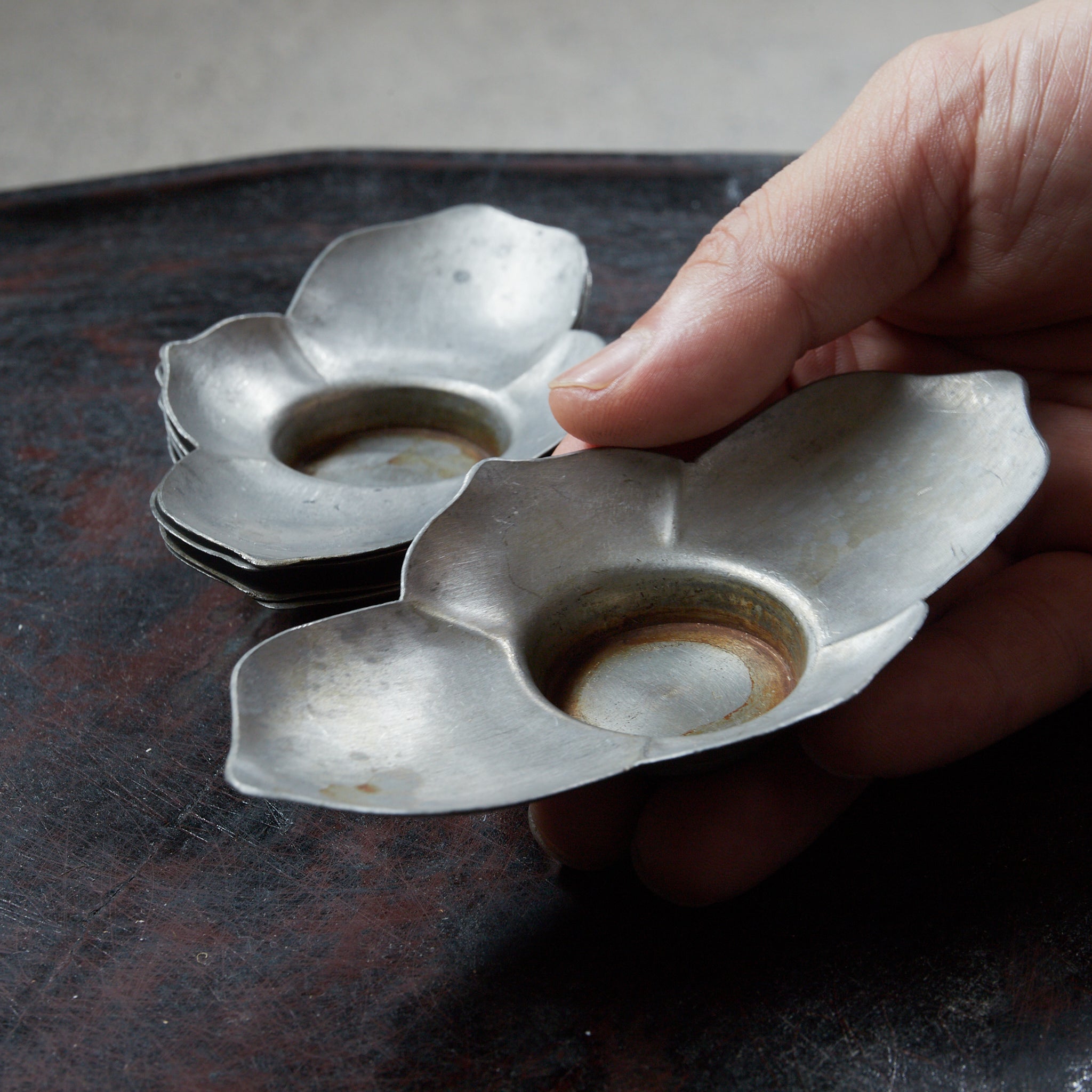 清代 古錫輪花形茶托 5客揃 在銘(1616–1911CE)