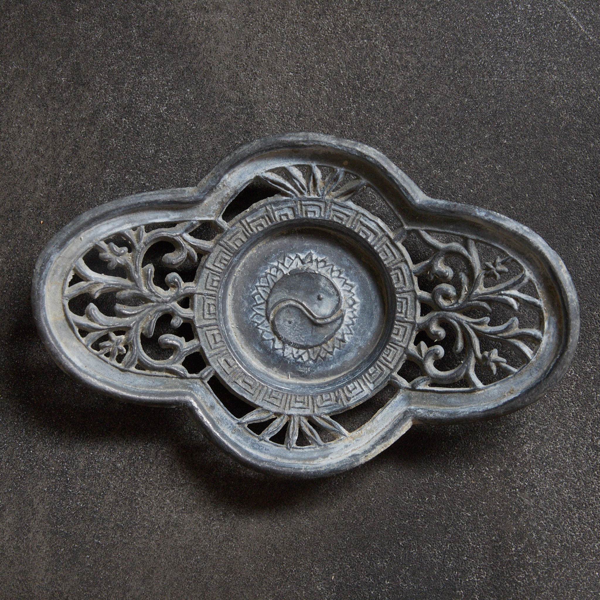 清代 古錫陰陽文唐草透彫茶托 5客揃 在銘(1616–1911CE)