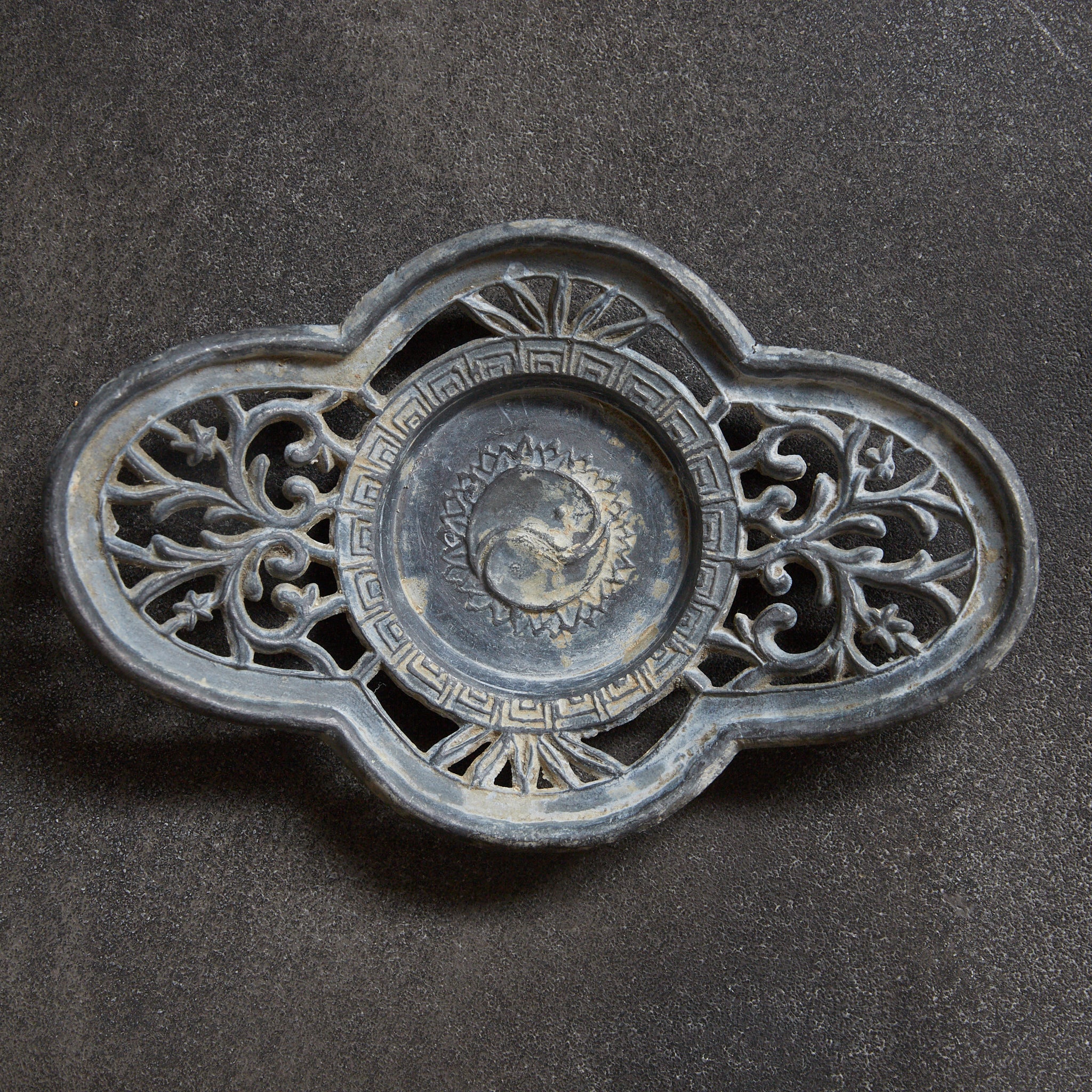 清代 古錫陰陽文唐草透彫茶托 5客揃 在銘(1616–1911CE)