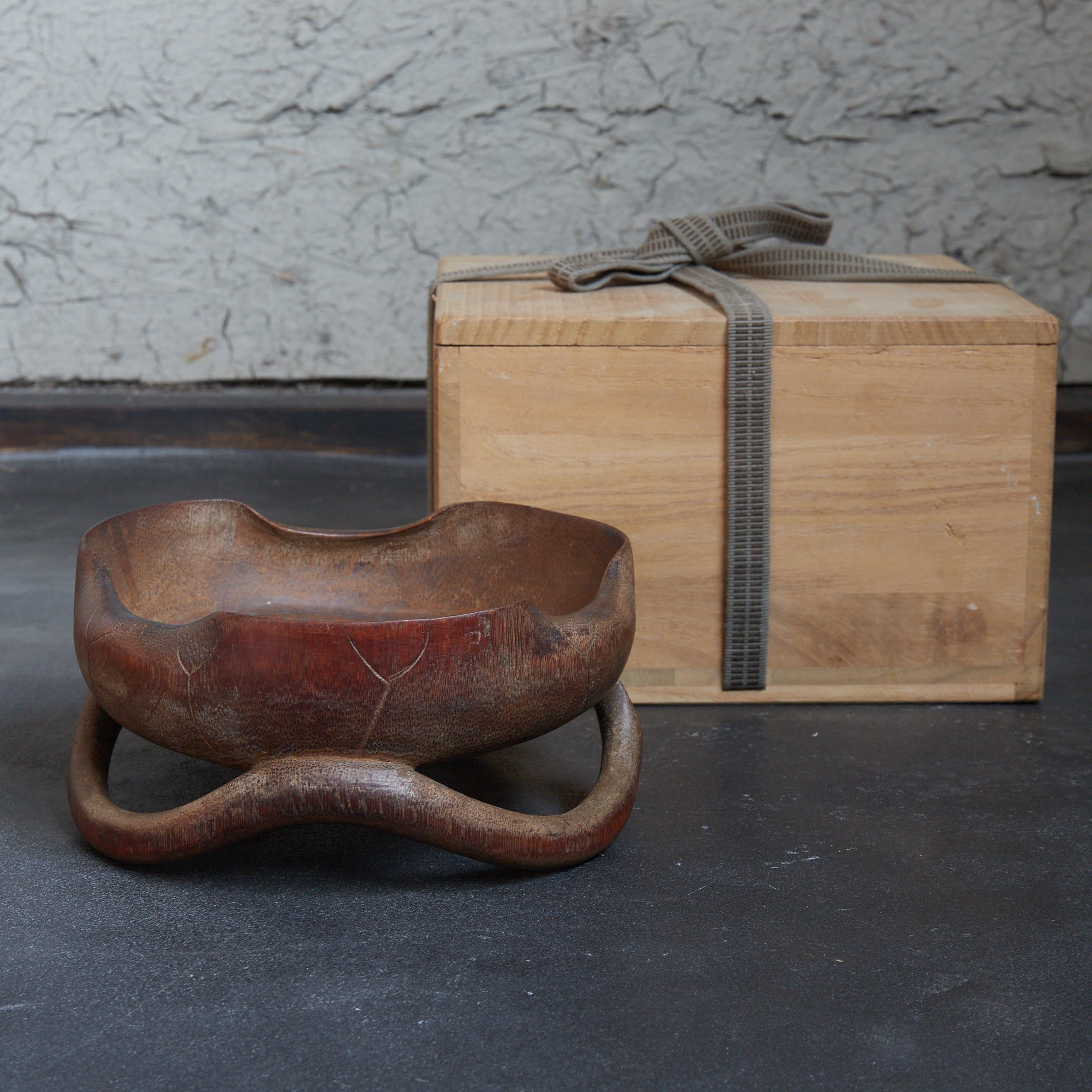 明治 古竹蓮花形菓子器 みたて建水 木箱付(1868–1912CE)