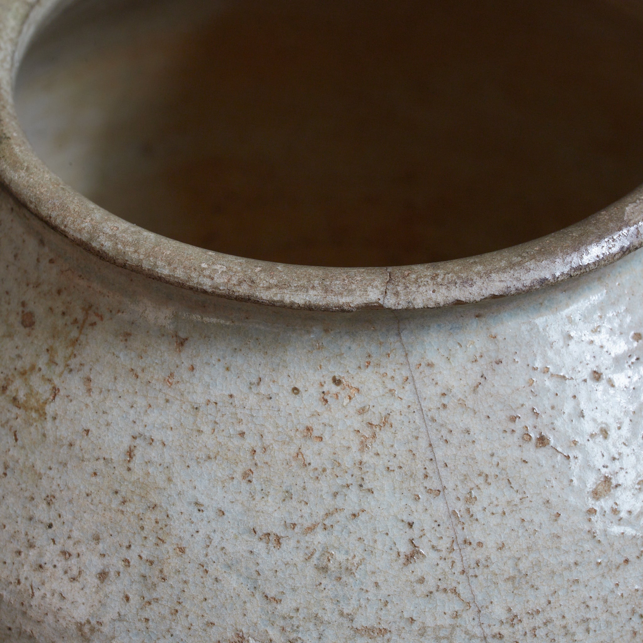 李朝 粉青粉引手丸壺(1392–1897CE)