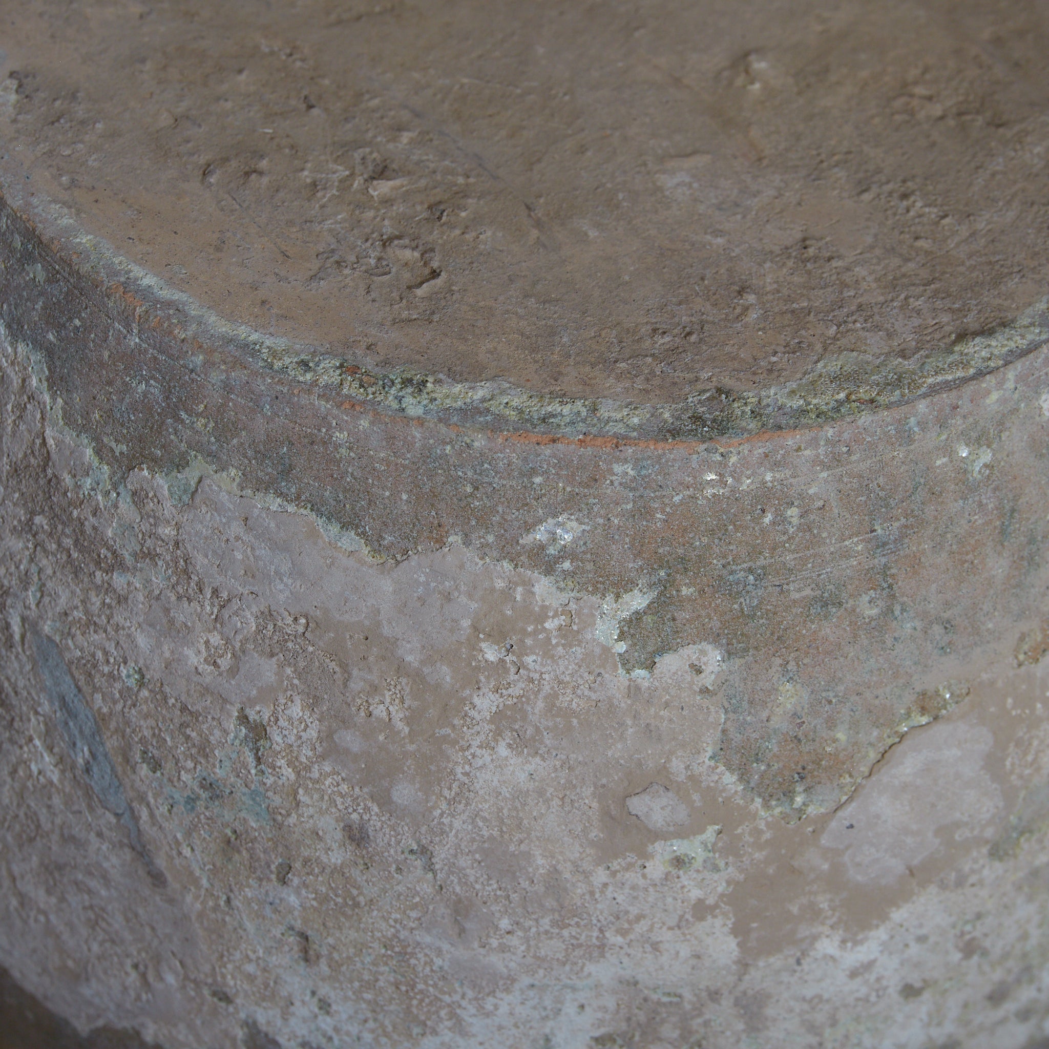 KLEINES GEFÄSS, Irisierend grün glasiert, Han-Dynastie(206 v. Chr.–220 n. Chr.)
