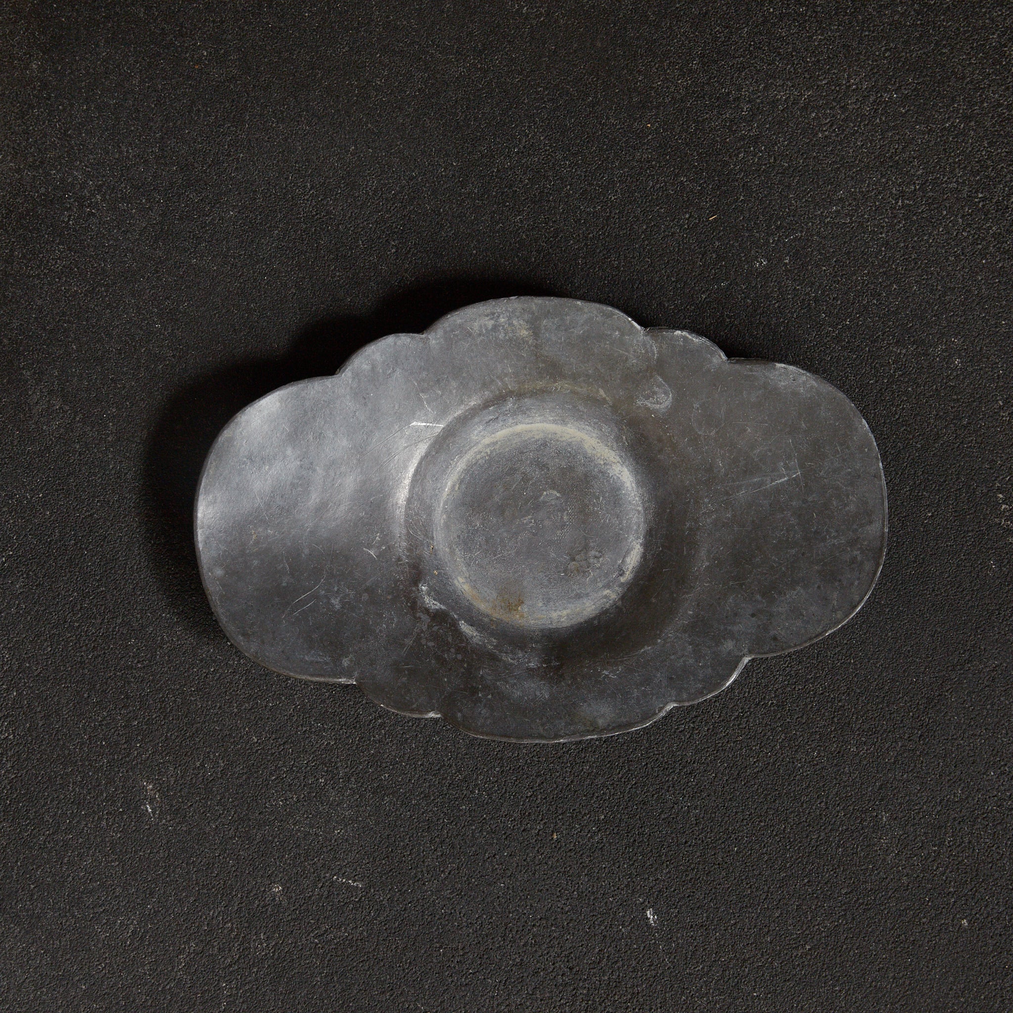 ANCIENNE SOUCOUPE EN FLEUR LOBÉE EN ÉTAIN, Marqué, ensemble de 5, Dynastie Qing(1616–1911 apr. J.-C.)