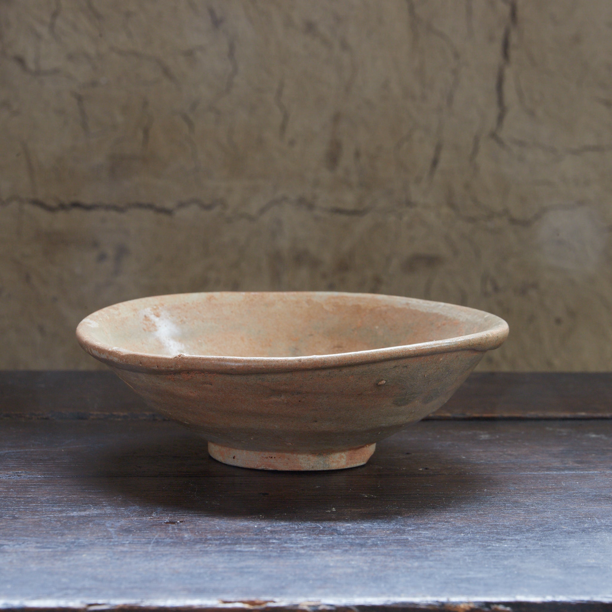 宋代 越州窯 青釉碗(960–1279CE)