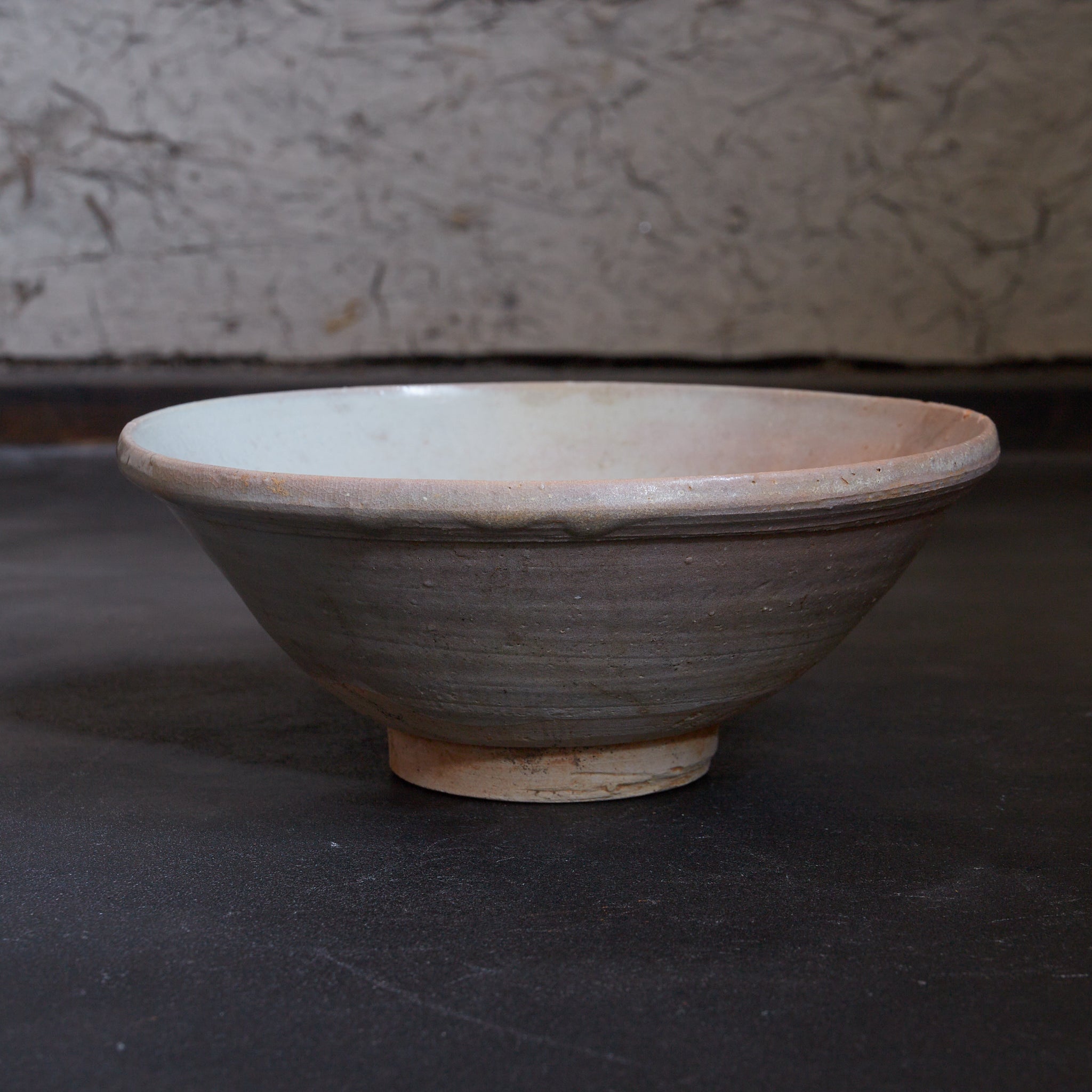 宋代–元代 薄紅手白釉茶碗(960–1368CE)