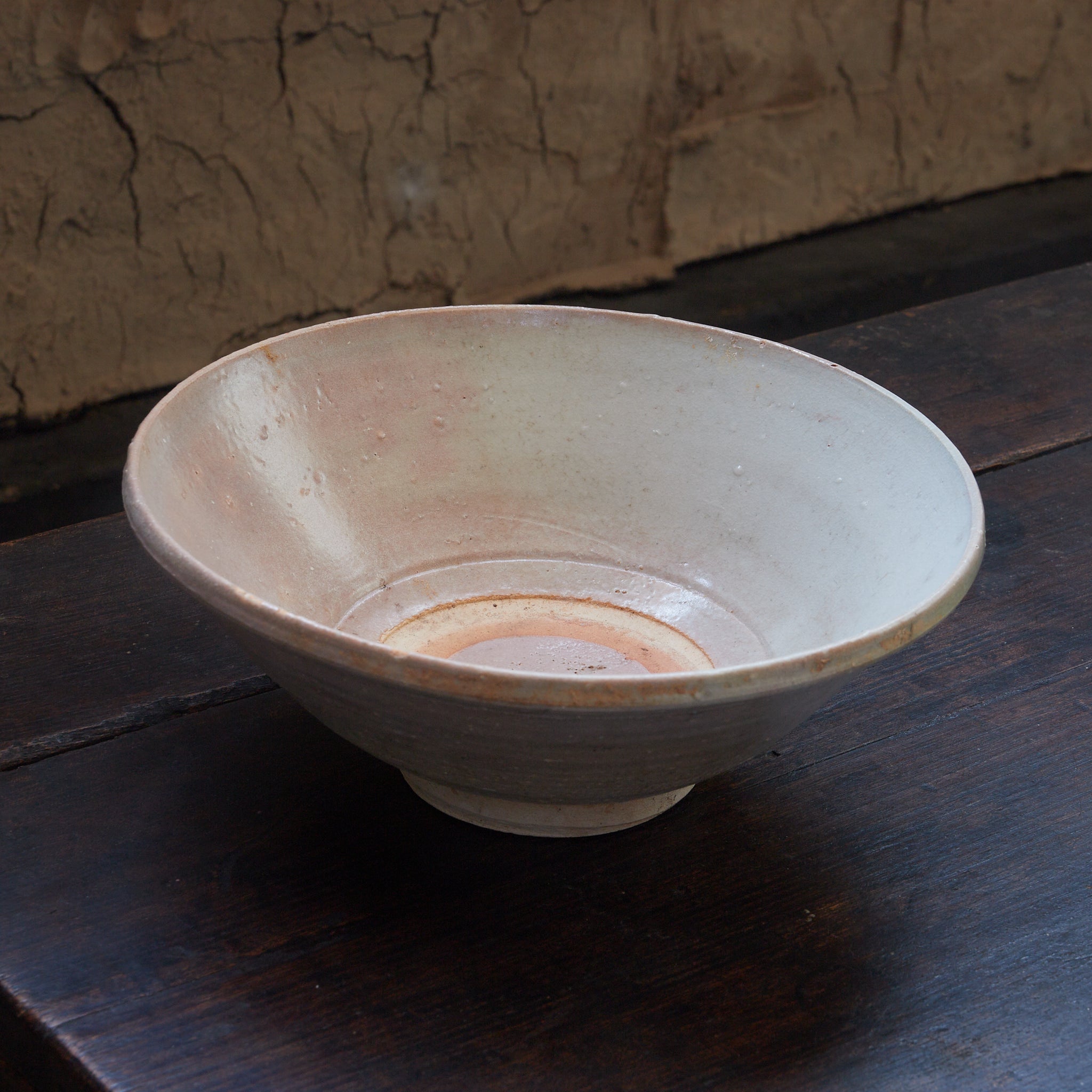 宋代–元代 薄紅手白釉茶碗(960–1368CE)
