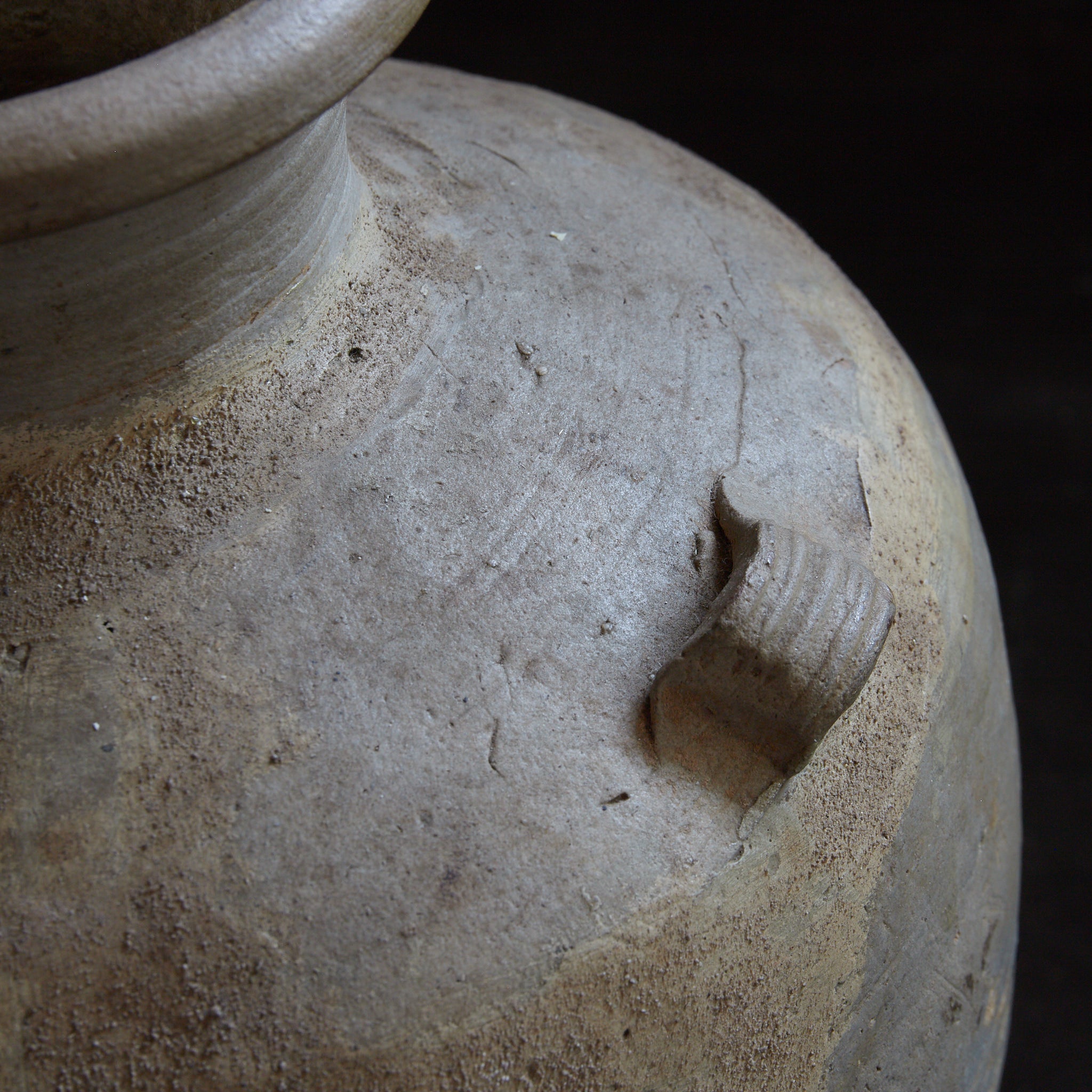 VIERÖSIGES GEFÄSS, Ko-Seto, ascheglasiert, Kamakura-Zeit (1185–1333 n. Chr.) | Detailansicht 16