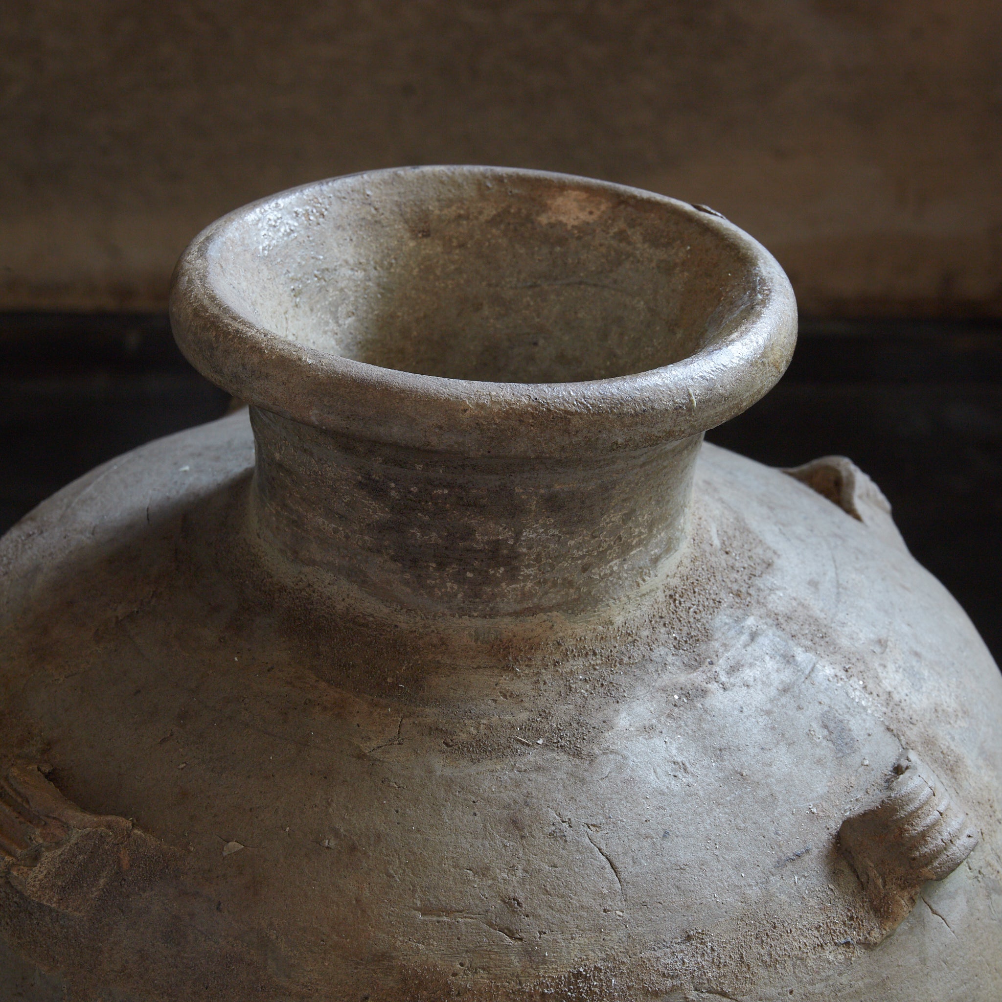 VIERÖSIGES GEFÄSS, Ko-Seto, ascheglasiert, Kamakura-Zeit (1185–1333 n. Chr.) | Detailansicht 20