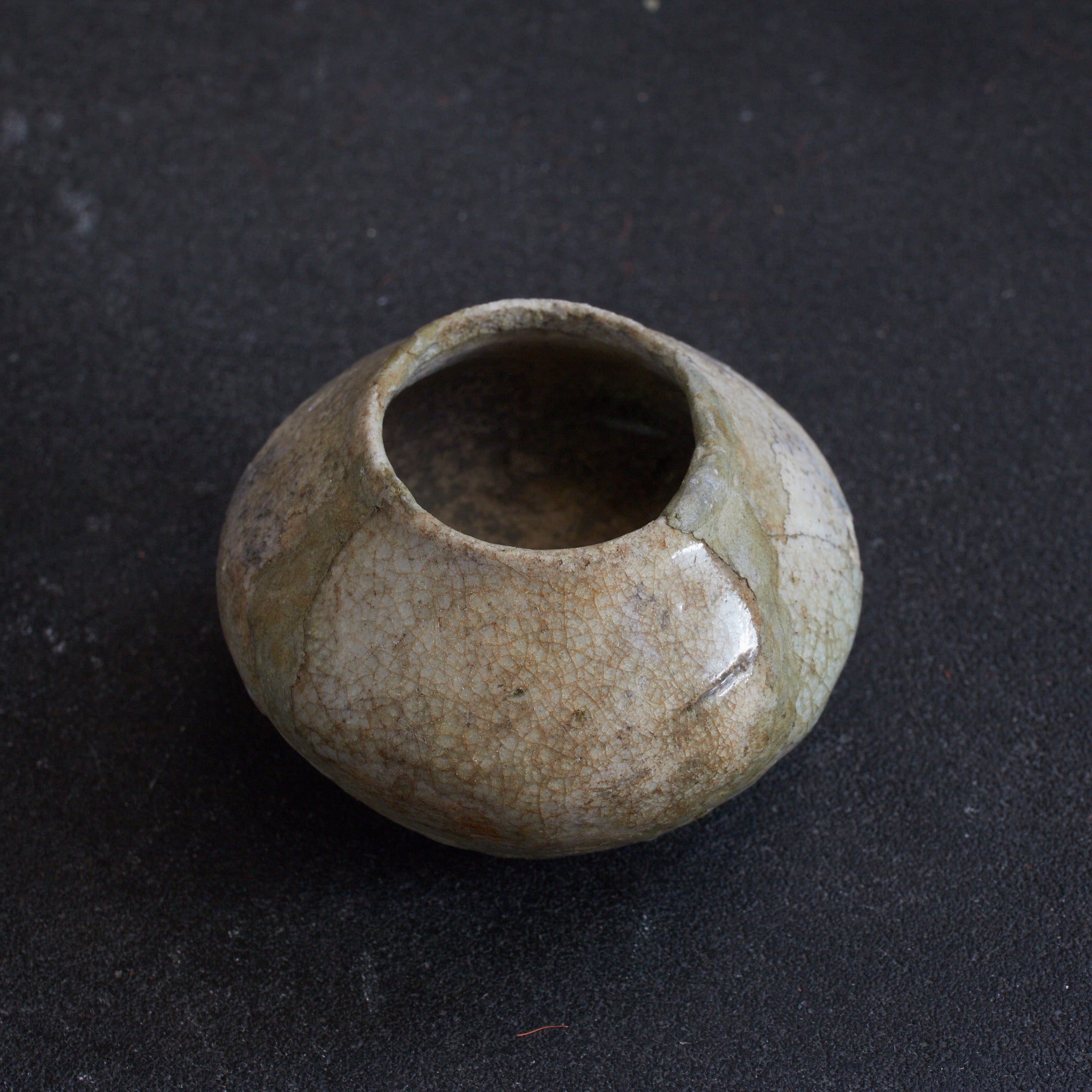DÖSCHEN-UNTERTEIL, Ko-Seto, ascheglasiert, Kamakura-Zeit (1185–1333 n. Chr.) | Detailansicht 10