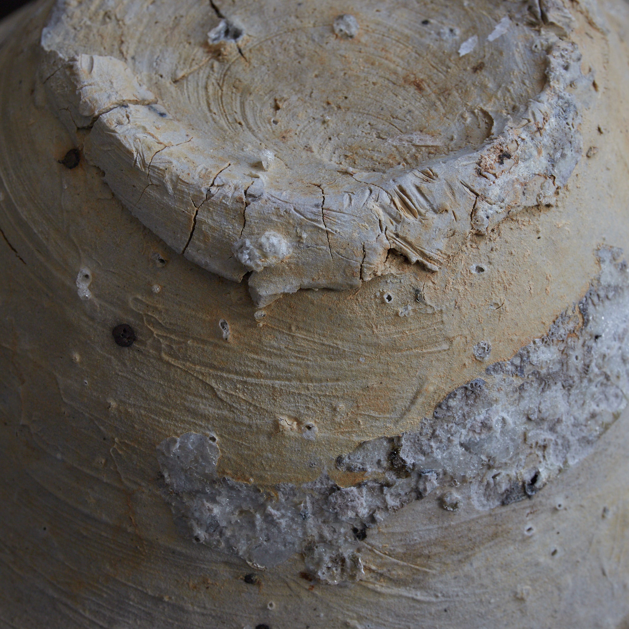 YAMACHAWAN (BERGSCHALE), Sanage, ascheglasiert, B, Kamakura-Zeit (1185–1333 n. Chr.) | Detailansicht 19