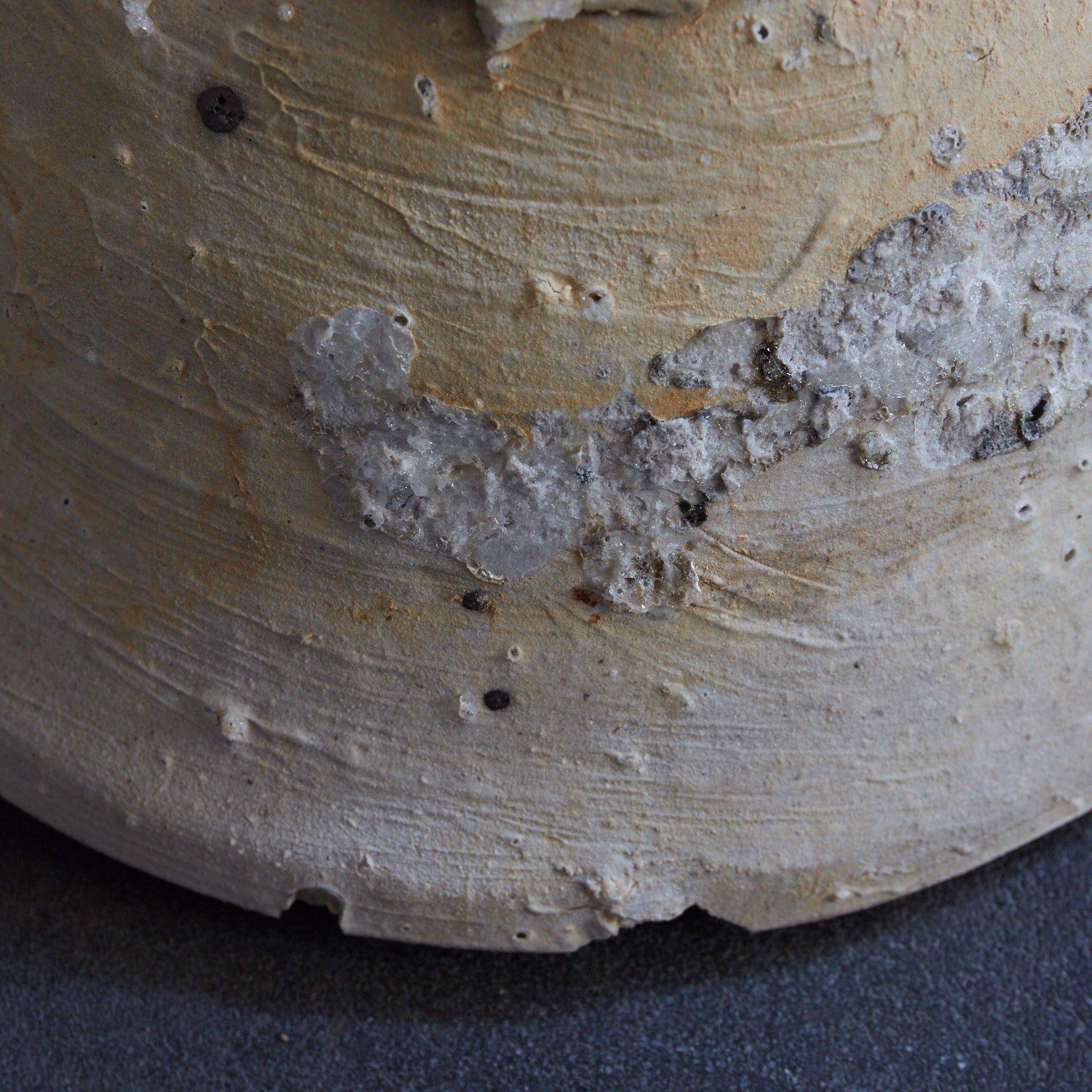 YAMACHAWAN (BERGSCHALE), Sanage, ascheglasiert, B, Kamakura-Zeit (1185–1333 n. Chr.) | Detailansicht 21