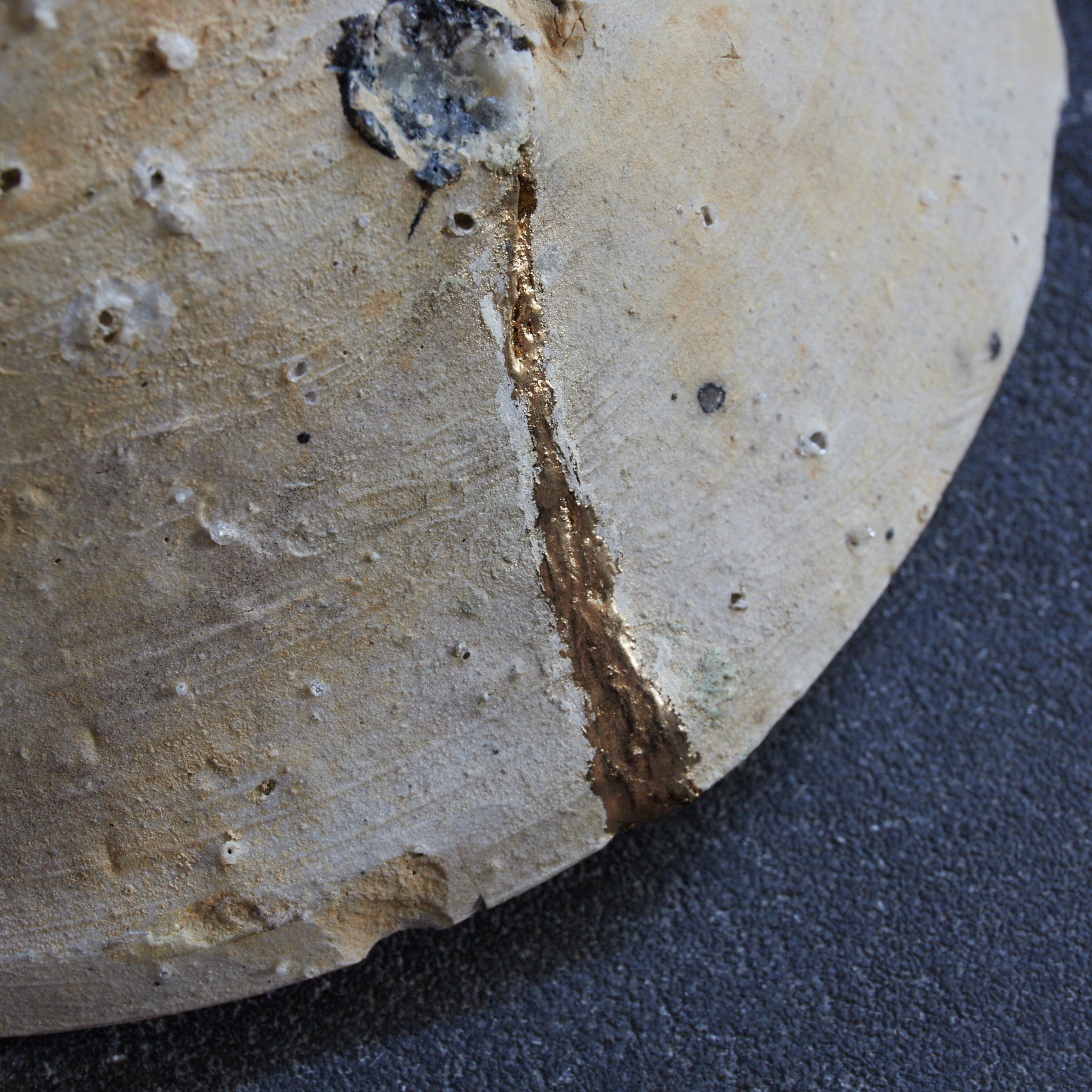 YAMACHAWAN (BERGSCHALE), Sanage, ascheglasiert, B, Kamakura-Zeit (1185–1333 n. Chr.) | Detailansicht 26