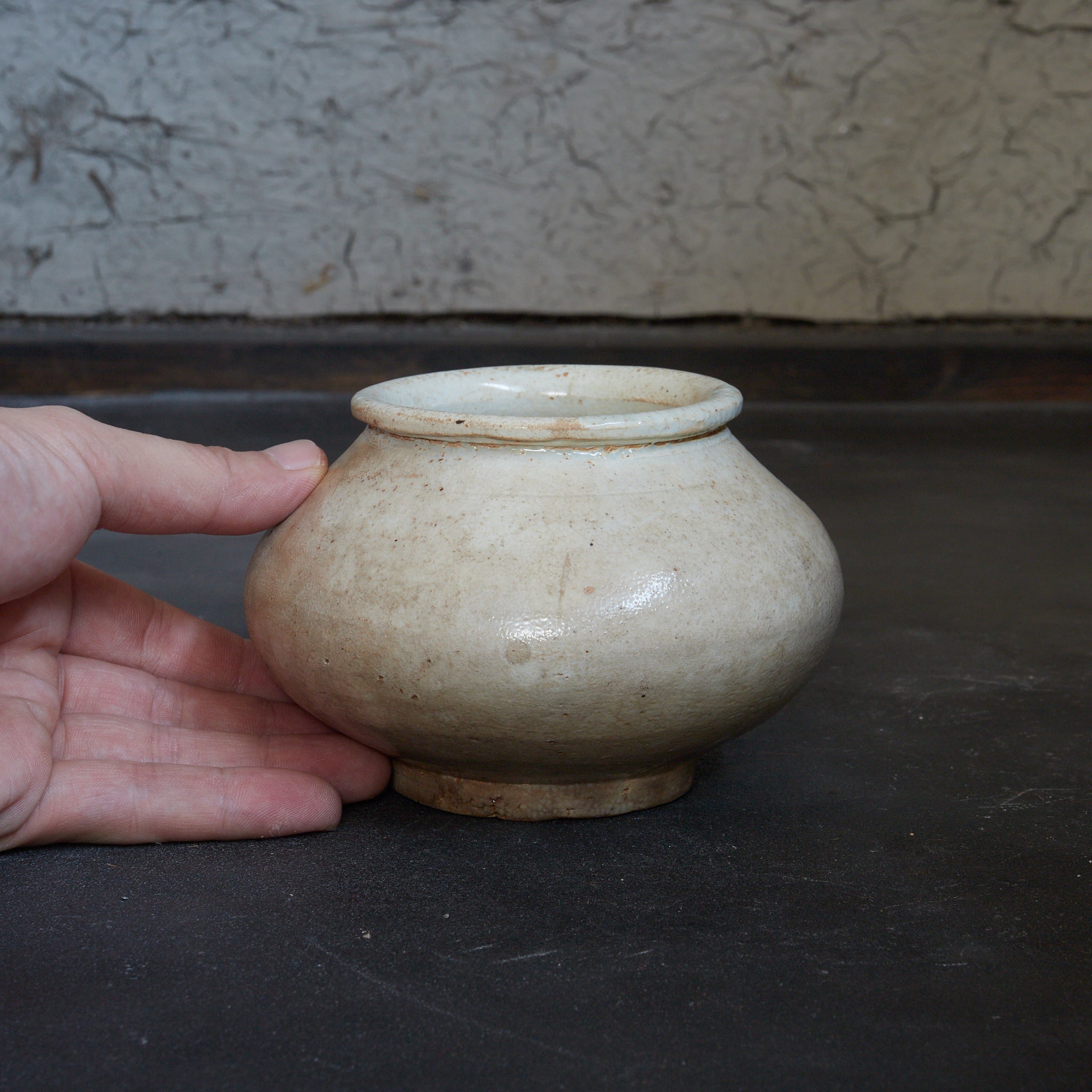 李朝 白磁小壺 丸壺 (塩笥盃) 李朝 白磁 丸壺（1392–1897CE） | 入蘆花（ロカニイル）