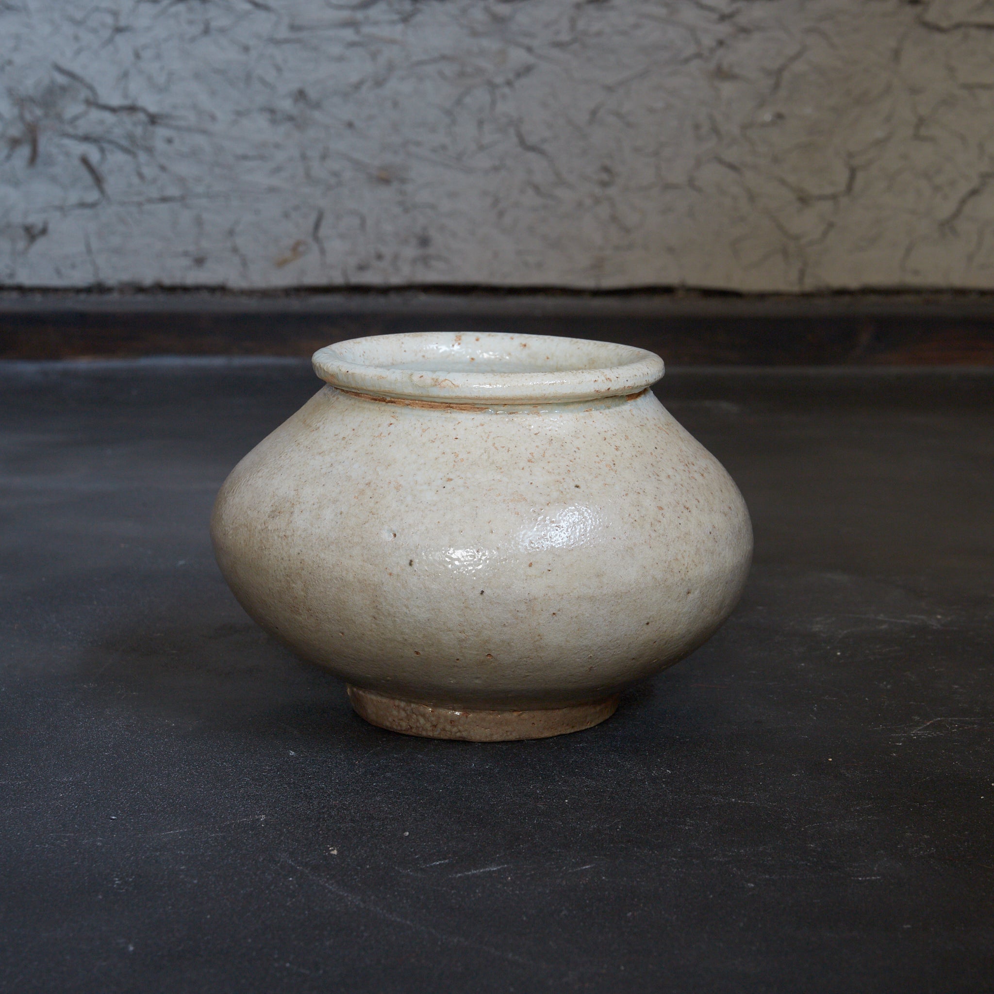 VASO GLOBULARE, Porcellana bianca, Dinastia Joseon (1392–1897 d.C.) | Immagine di dettaglio 4