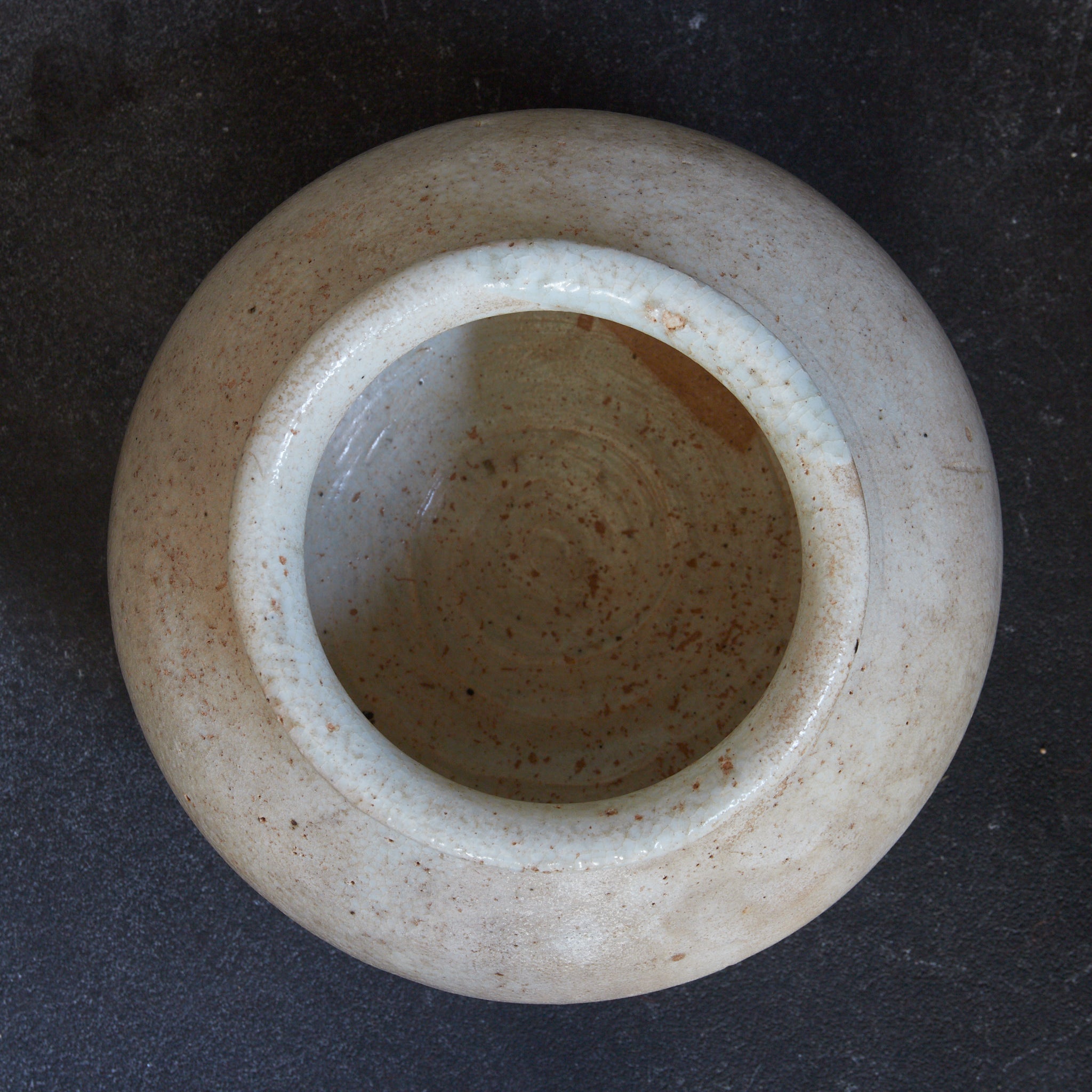 VASO GLOBULARE, Porcellana bianca, Dinastia Joseon (1392–1897 d.C.) | Immagine di dettaglio 8