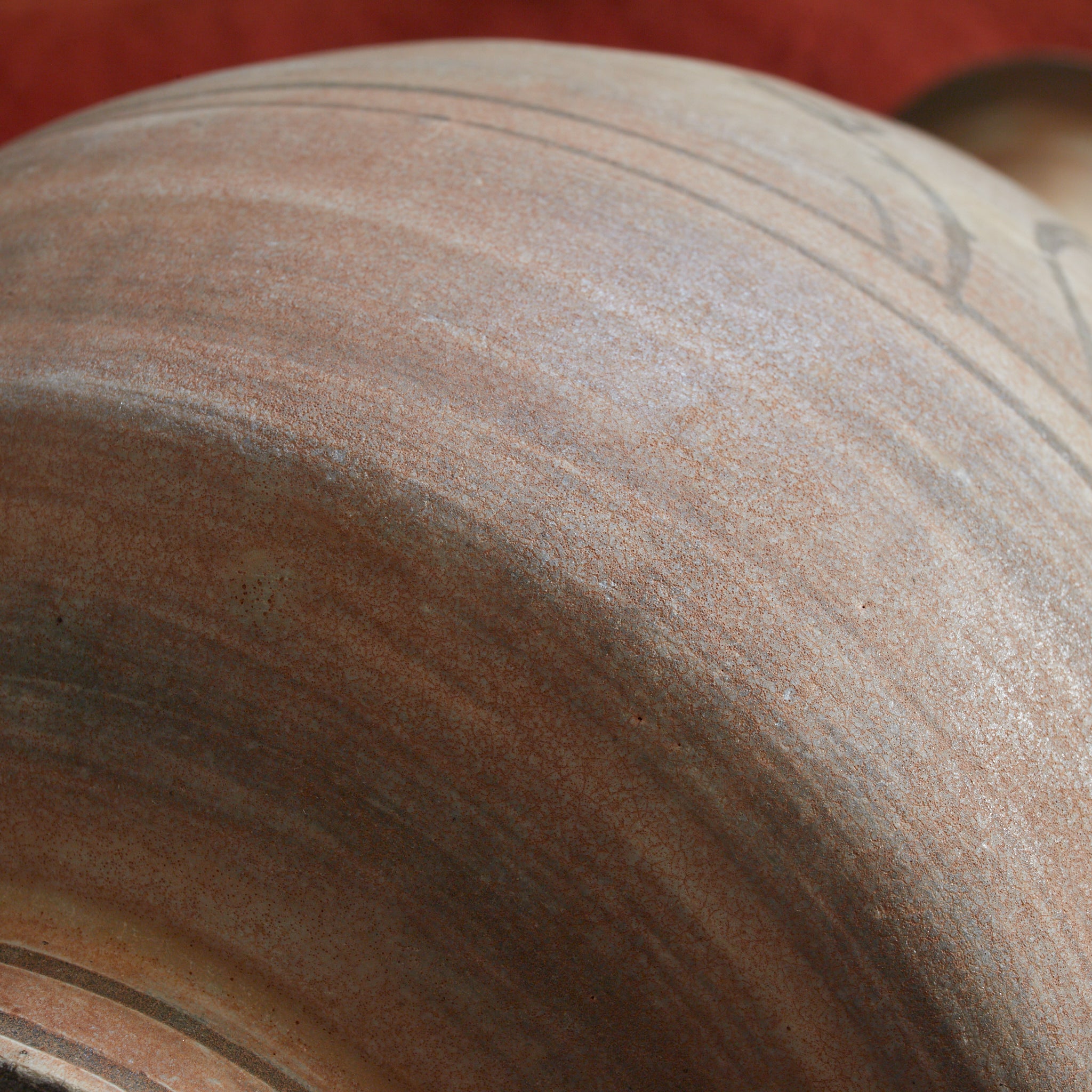 FLASCHE, Buncheong-Ware mit sgraffitoverzierte doppelfischmuster, mit Holzkiste, Joseon-Dynastie (1392–1897 n. Chr.) | Detailansicht 44