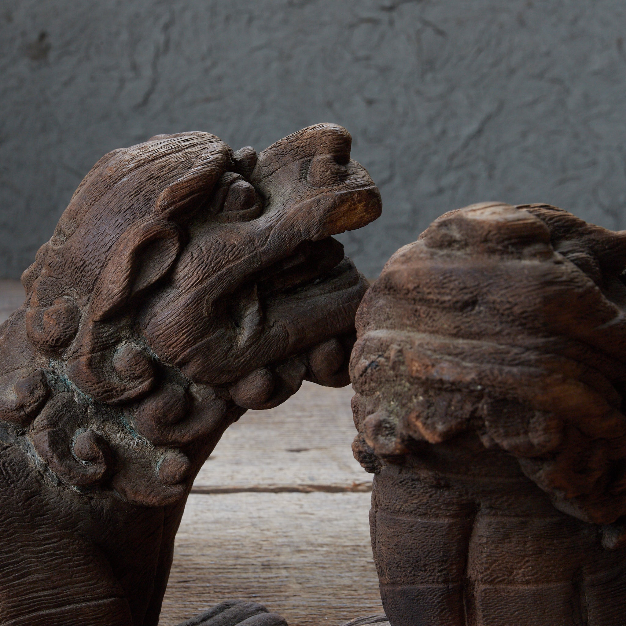 FIGURES DE LIONS A-UN EN BOIS, Paire, Dynastie Joseon (1392–1897 apr. J.-C.) | Image de détail 61