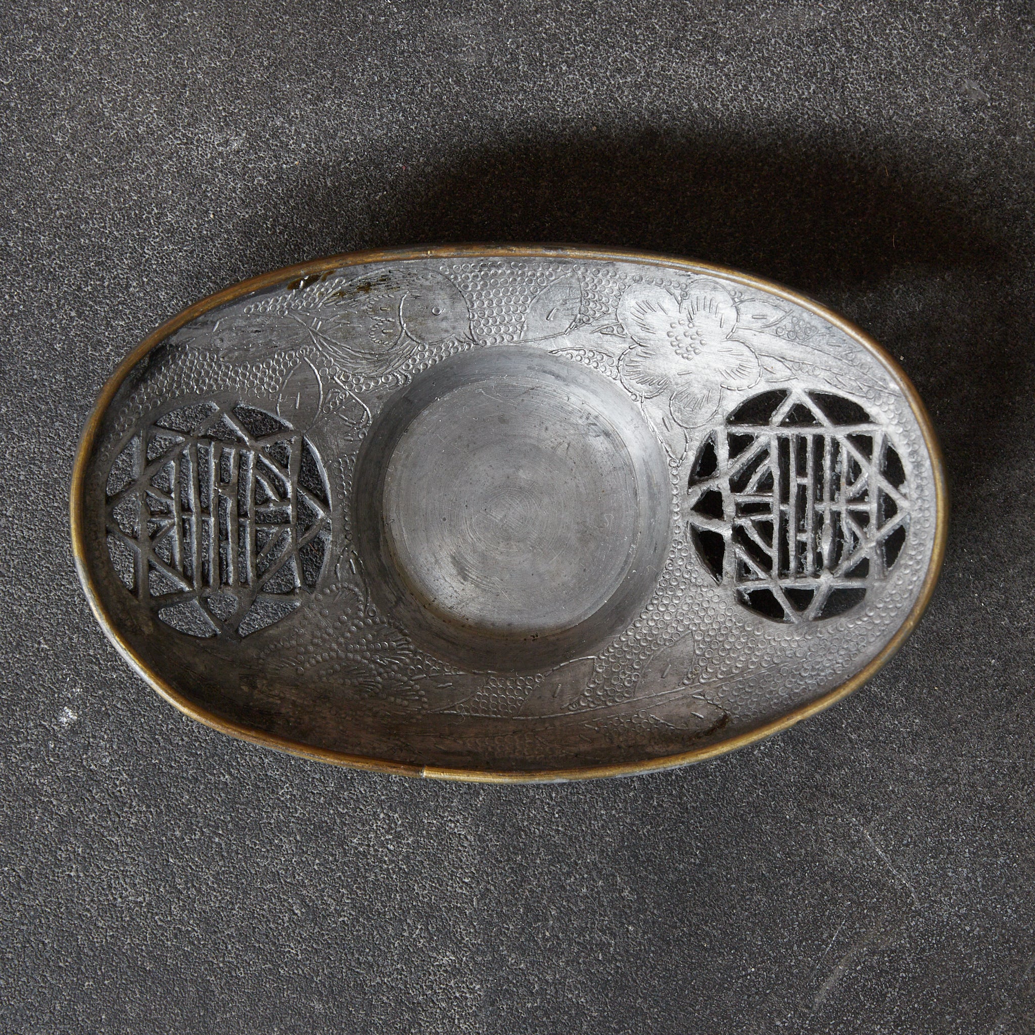 清代 古錫銅覆陰刻鳥花文透彫茶托 5客揃(1616–1911CE)|詳細画像8