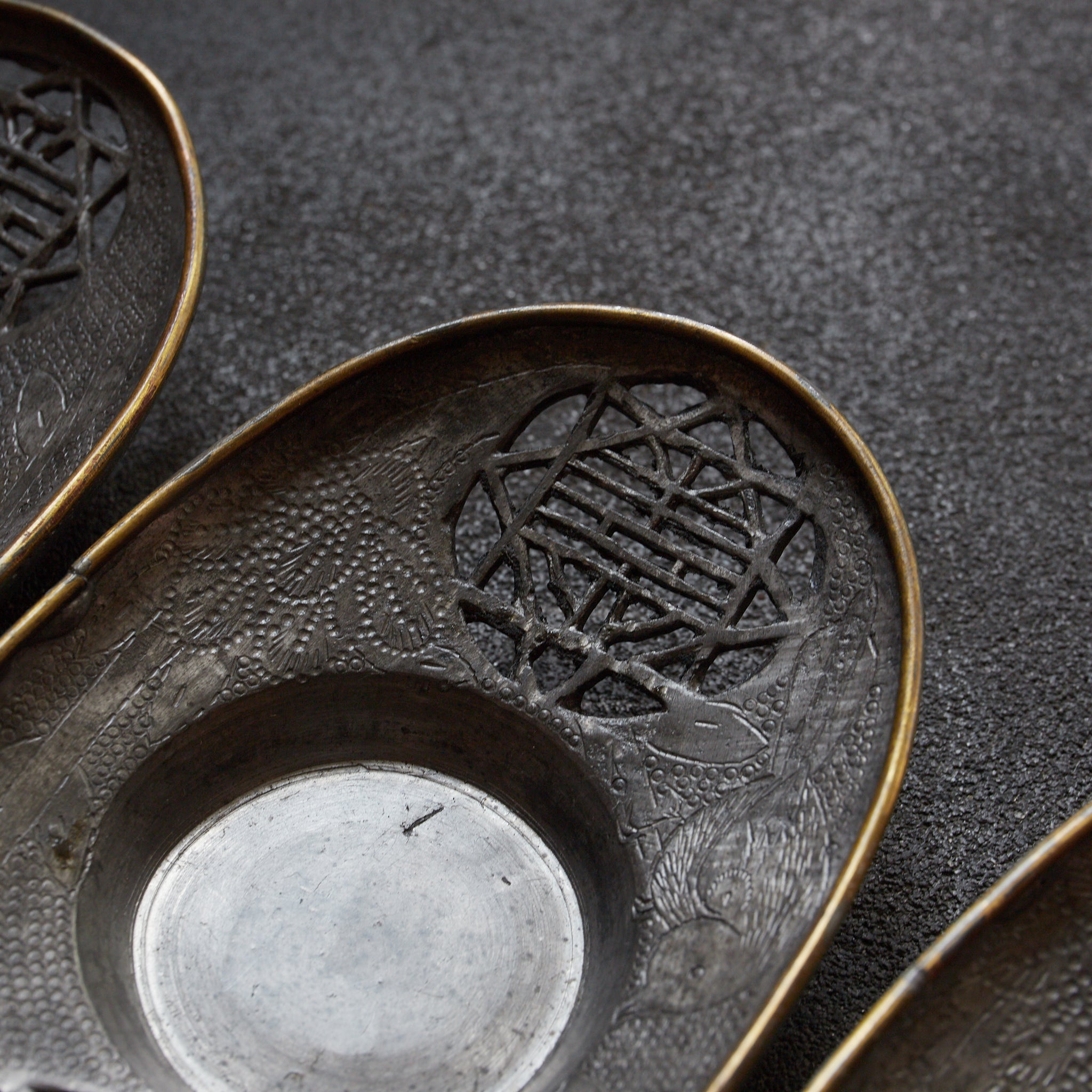 清代 古錫銅覆陰刻鳥花文透彫茶托 5客揃(1616–1911CE)|詳細画像24