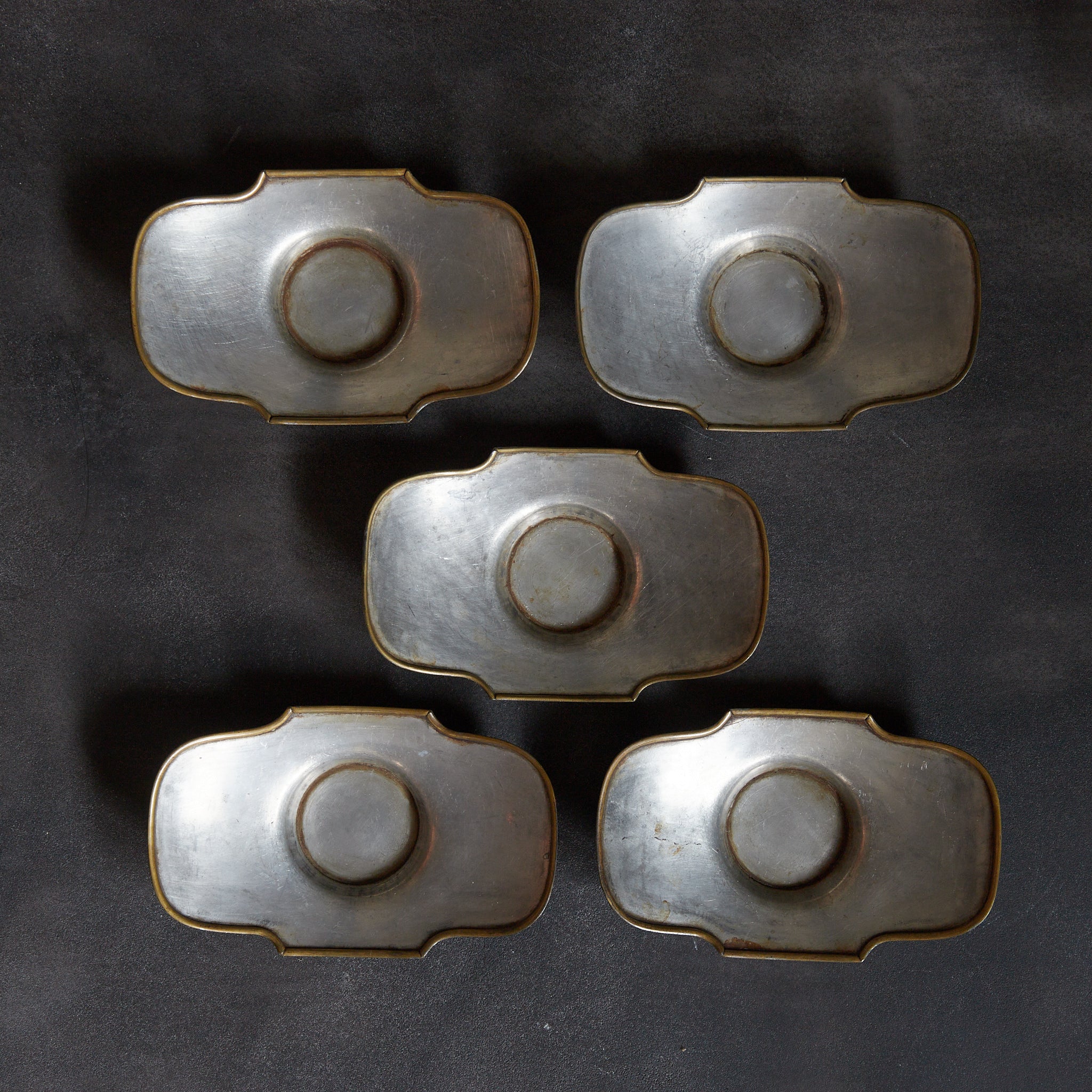 清代 古錫銅覆花弁形茶托 5客揃(1616–1911CE)