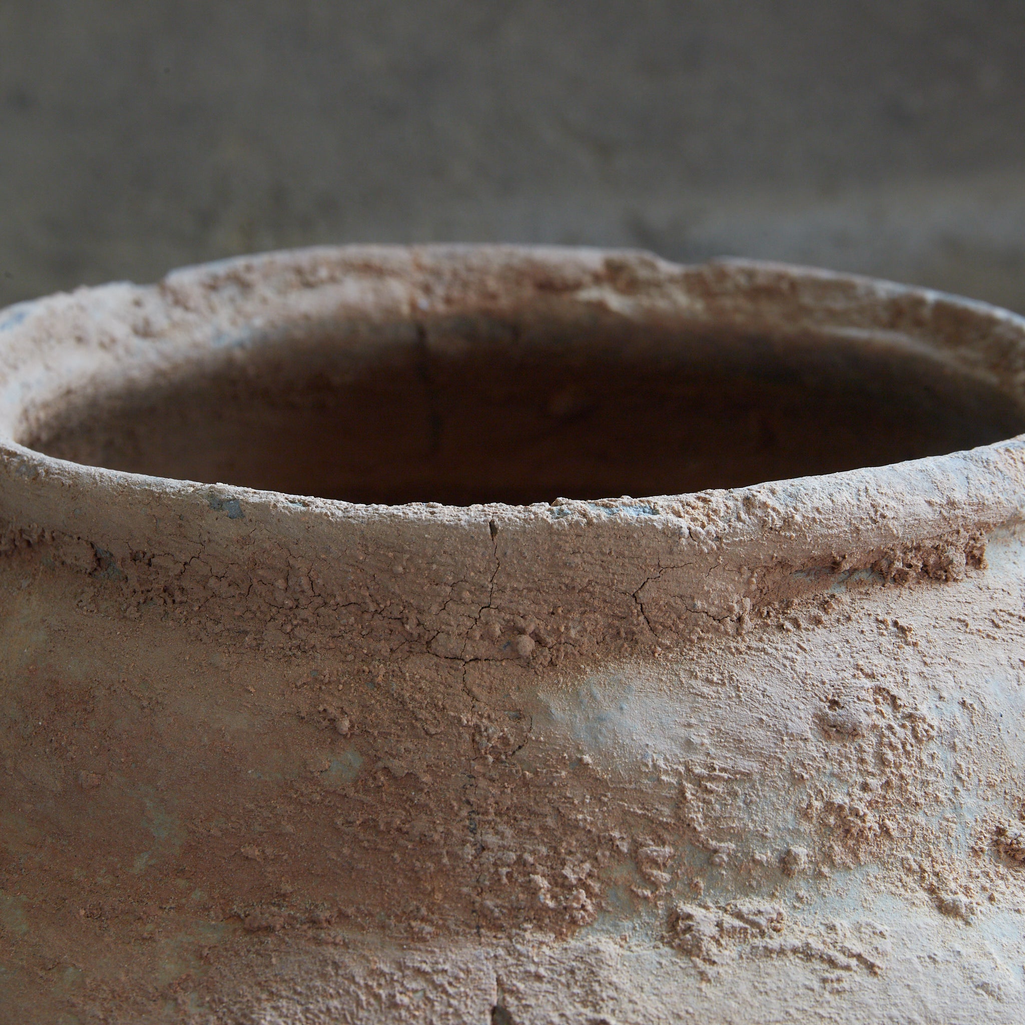 MELONENRIPPENFÖRMIGES ZWEIHENKELGEFÄSS, Blaugrün glasiert, Tang–Song-Zeit (618–1279 n. Chr.) | Detailansicht 16