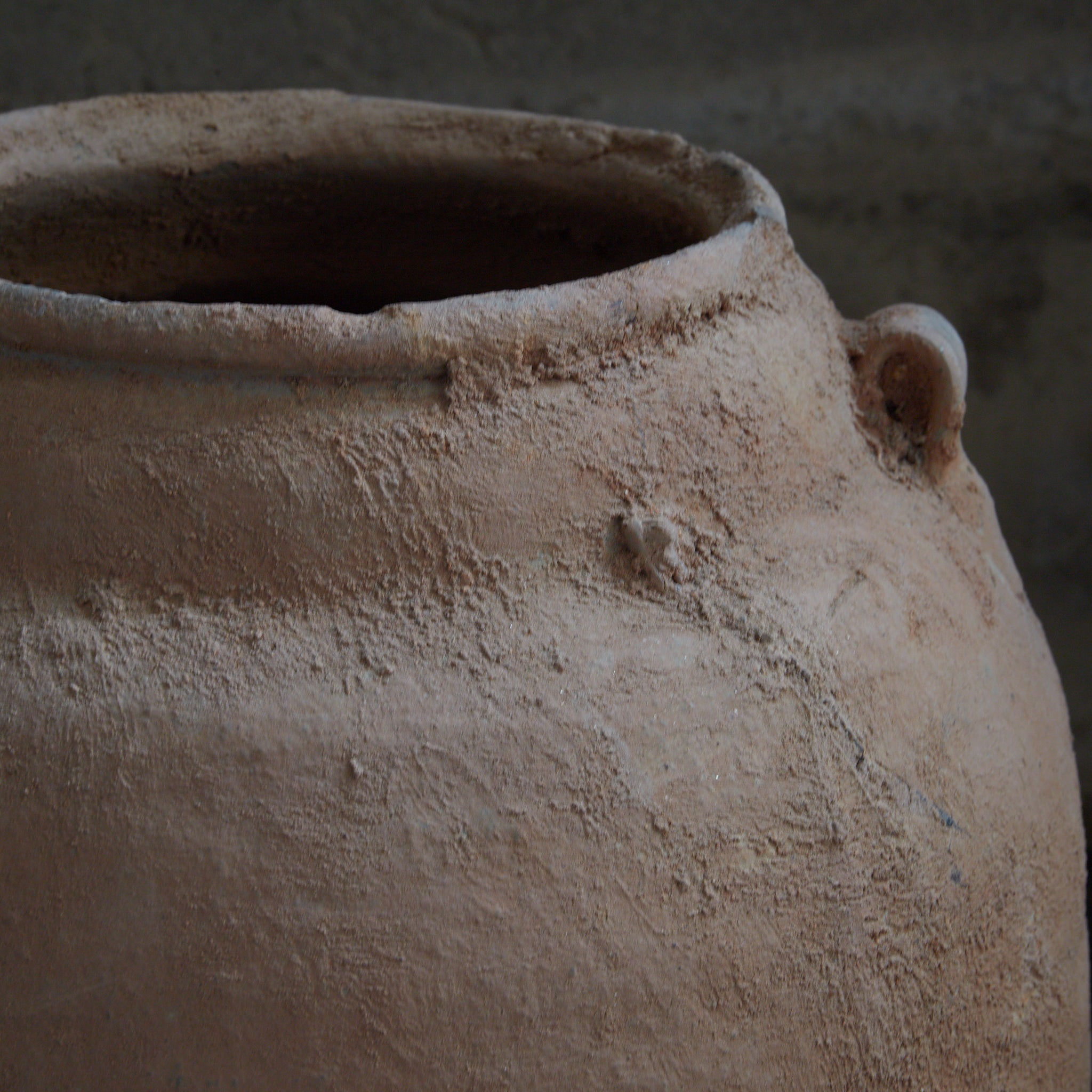 MELONENRIPPENFÖRMIGES ZWEIHENKELGEFÄSS, Blaugrün glasiert, Tang–Song-Zeit (618–1279 n. Chr.) | Detailansicht 23