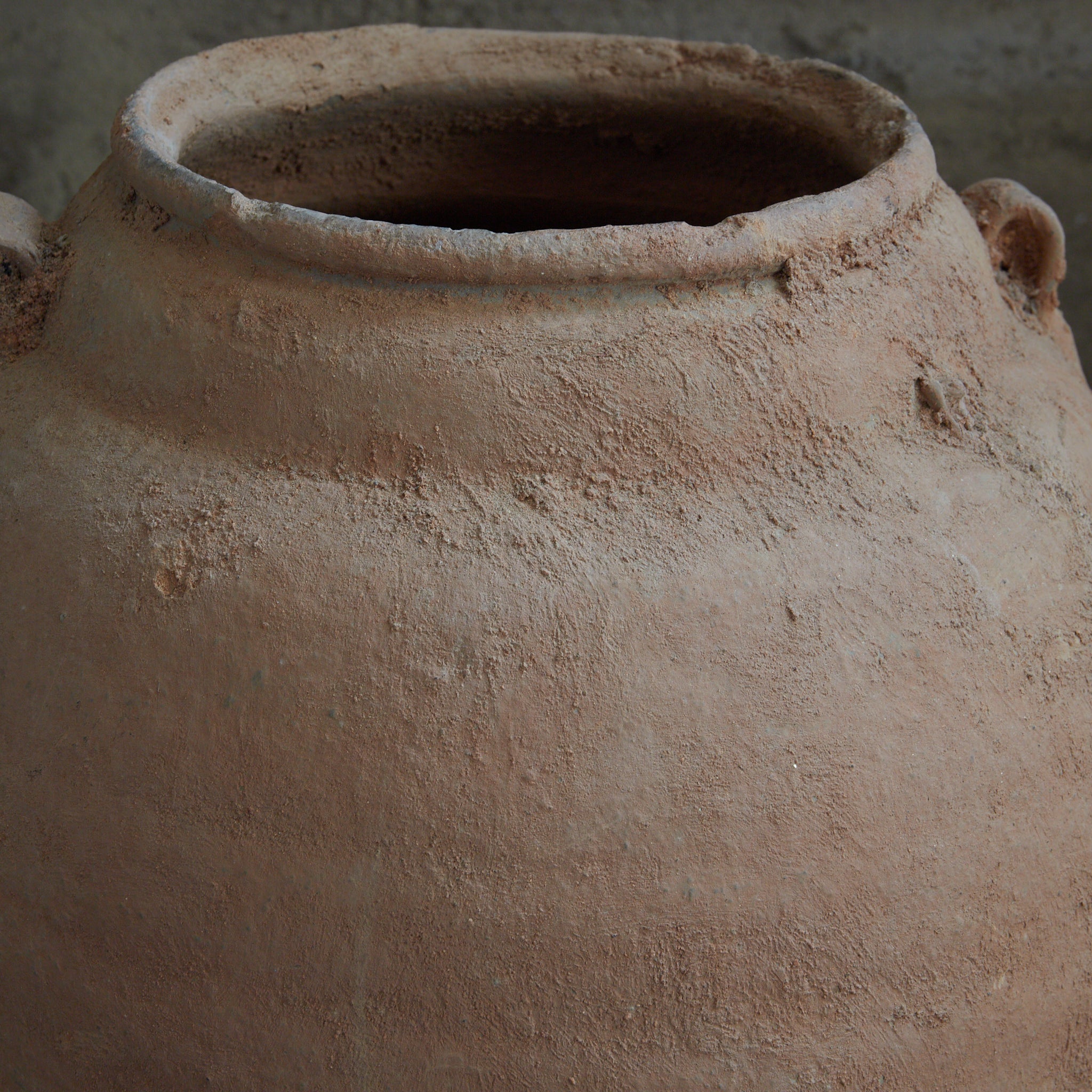 MELONENRIPPENFÖRMIGES ZWEIHENKELGEFÄSS, Blaugrün glasiert, Tang–Song-Zeit (618–1279 n. Chr.) | Detailansicht 26