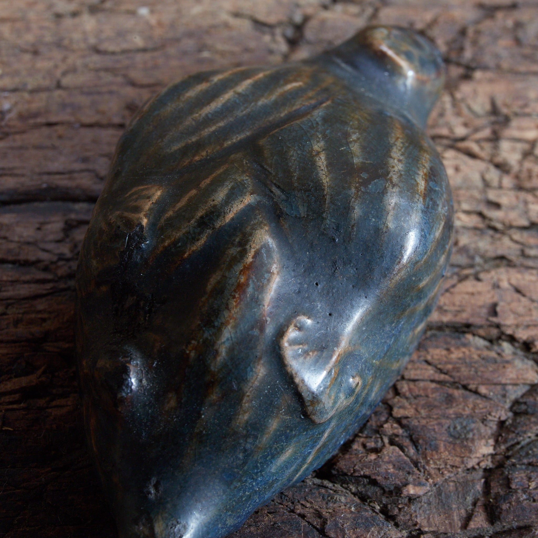 INCENSE CONTAINER, Kiln-altered Iridescent Glaze, with a combined lotus-root, lingzhi, and bamboo-shoot design, Edo Period (1603–1867 CE) | Detail image 15