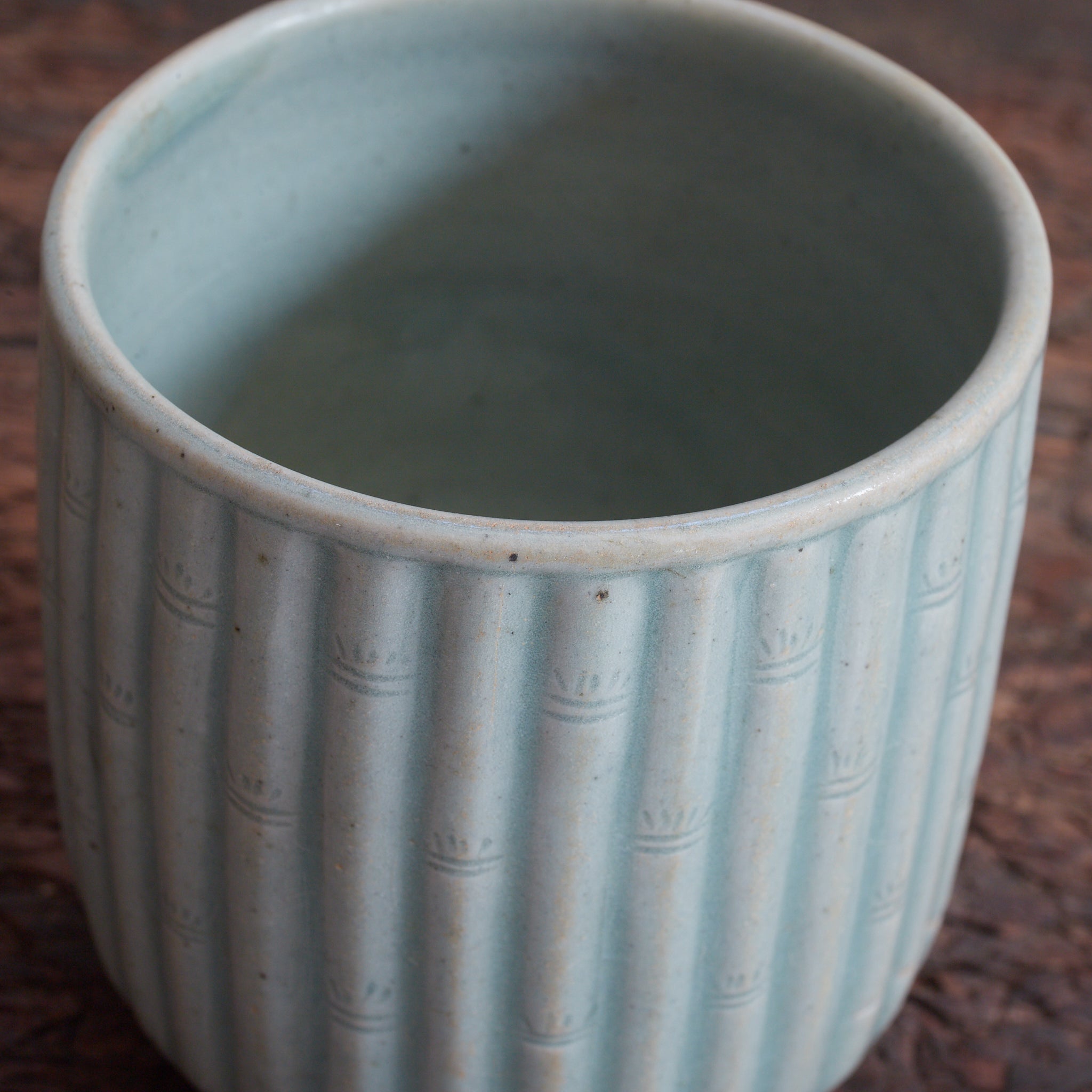 CYLINDRICAL CUP, Celadon with relief-carved bamboo-joint pattern, With wooden box, Goryeo Dynasty (918–1392 CE) | Detail image 12