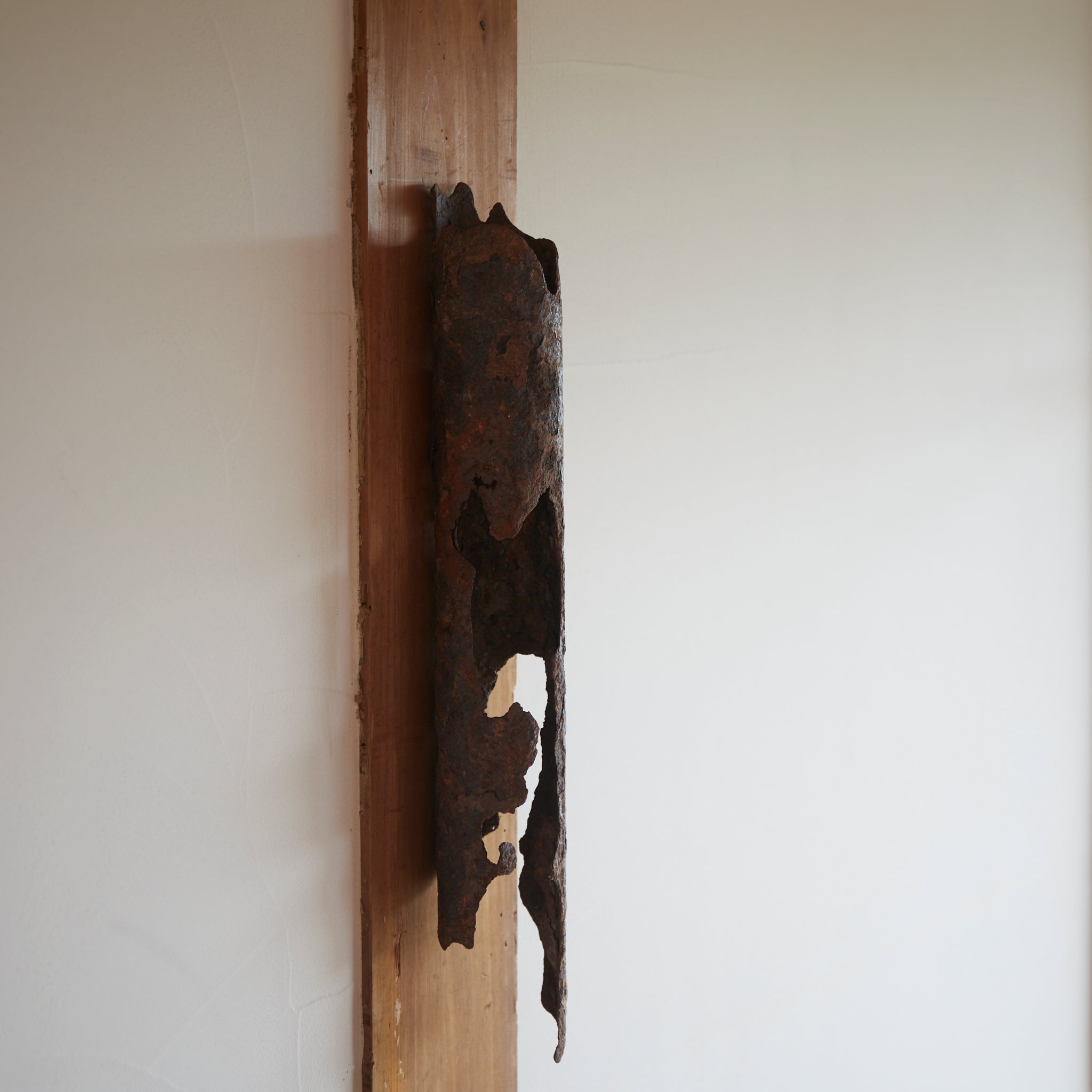 COLGANTE DE PARED DE HIERRO ANTIGUO OXIDADO