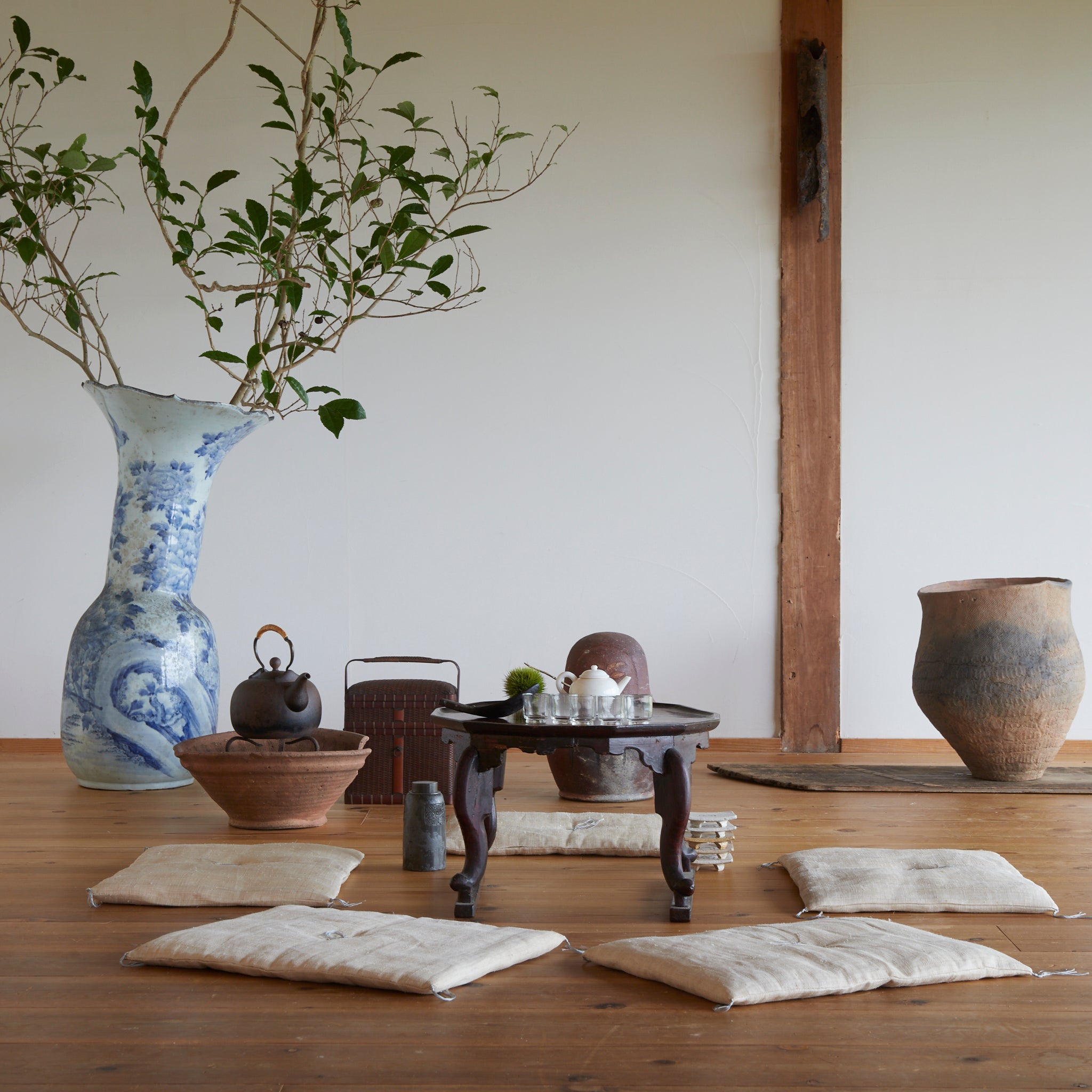 COJÍN DE SUELO(ZABUTON)DE LINO PEQUEÑO, Utensilios de té sencha, juego de 5, Período Taisho(1912–1926 d. C.)