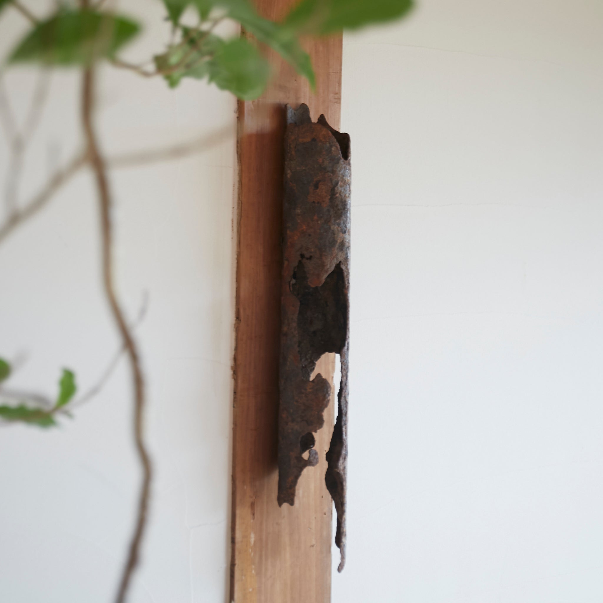 COLGANTE DE PARED DE HIERRO ANTIGUO OXIDADO