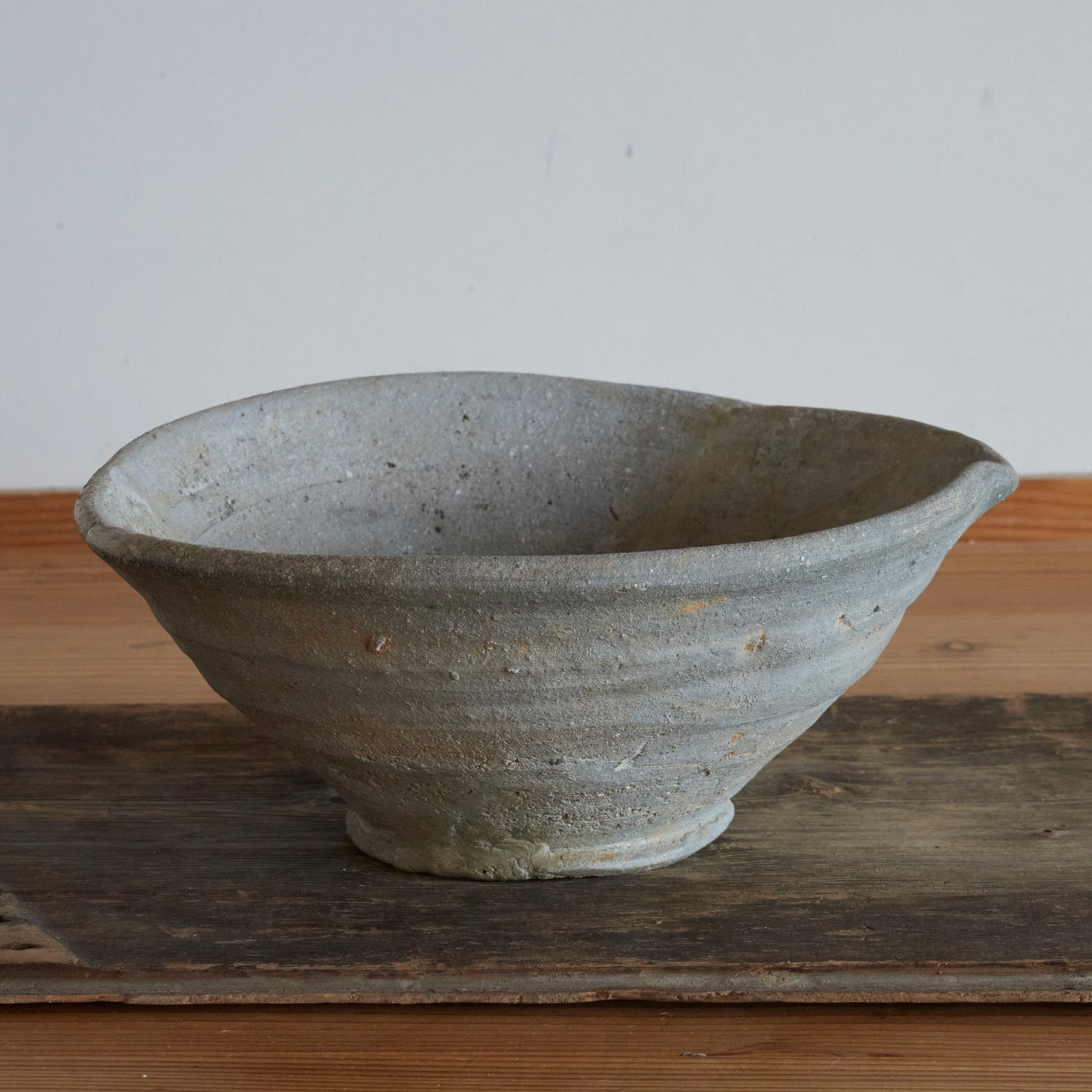 CUENCO CON PICO GRANDE, Sanage, Período Kamakura(1185–1333 d. C.)