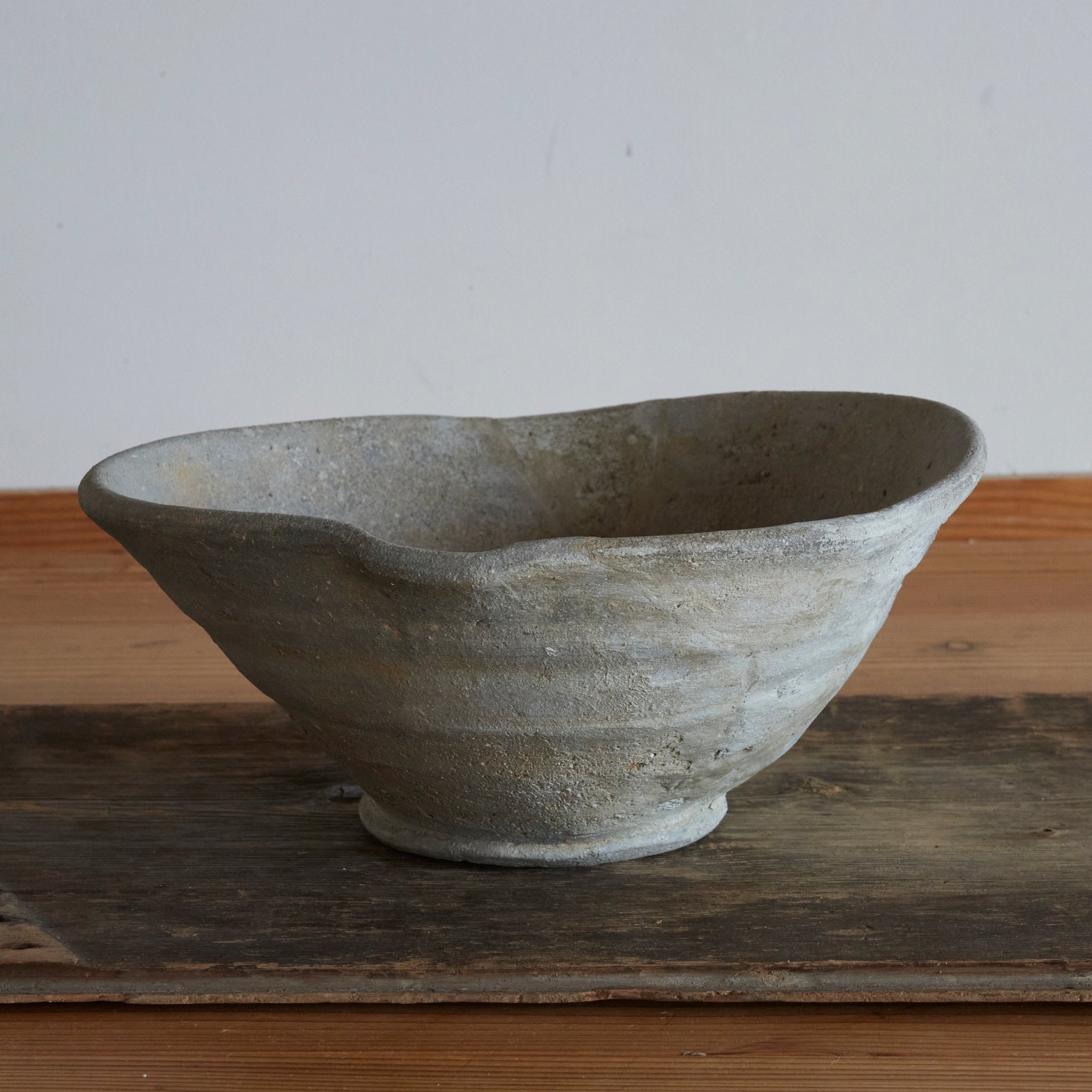 CUENCO CON PICO GRANDE, Sanage, Período Kamakura(1185–1333 d. C.)