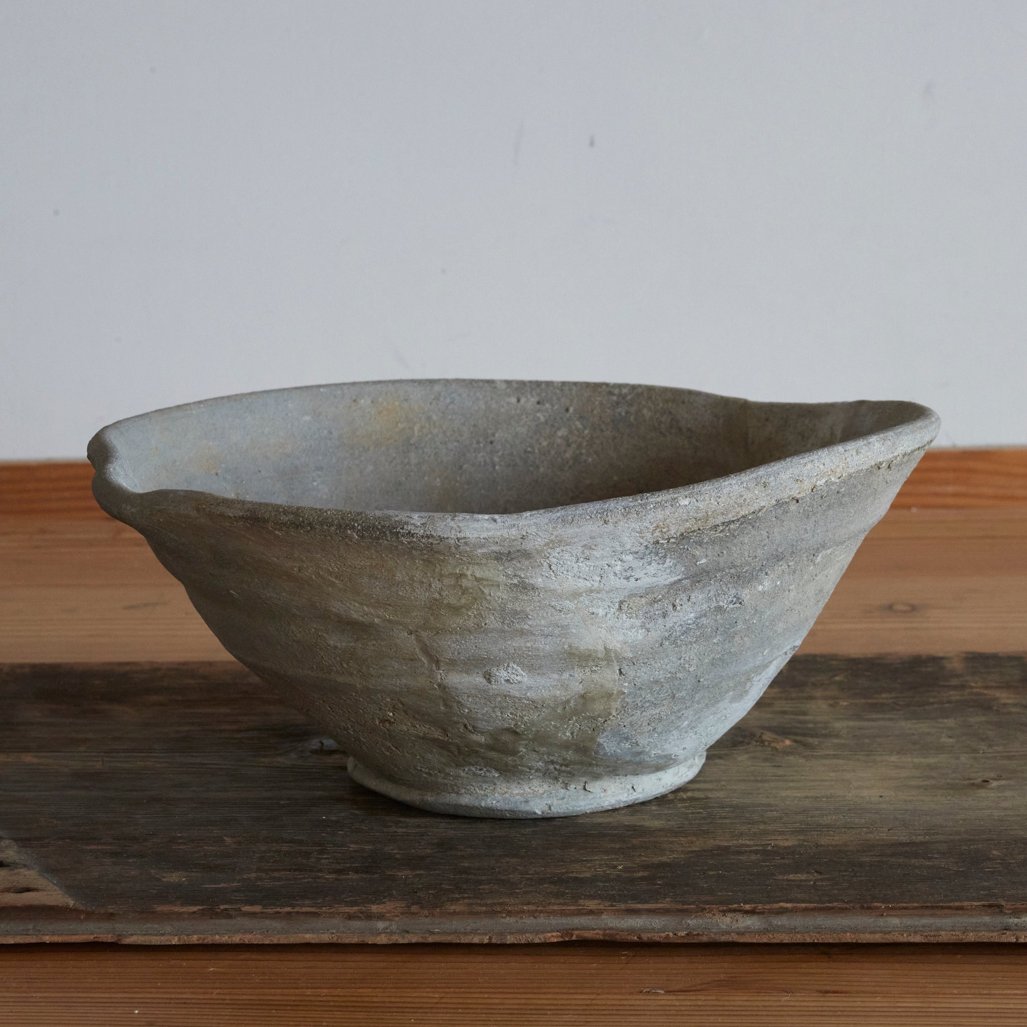 CUENCO CON PICO GRANDE, Sanage, Período Kamakura(1185–1333 d. C.)