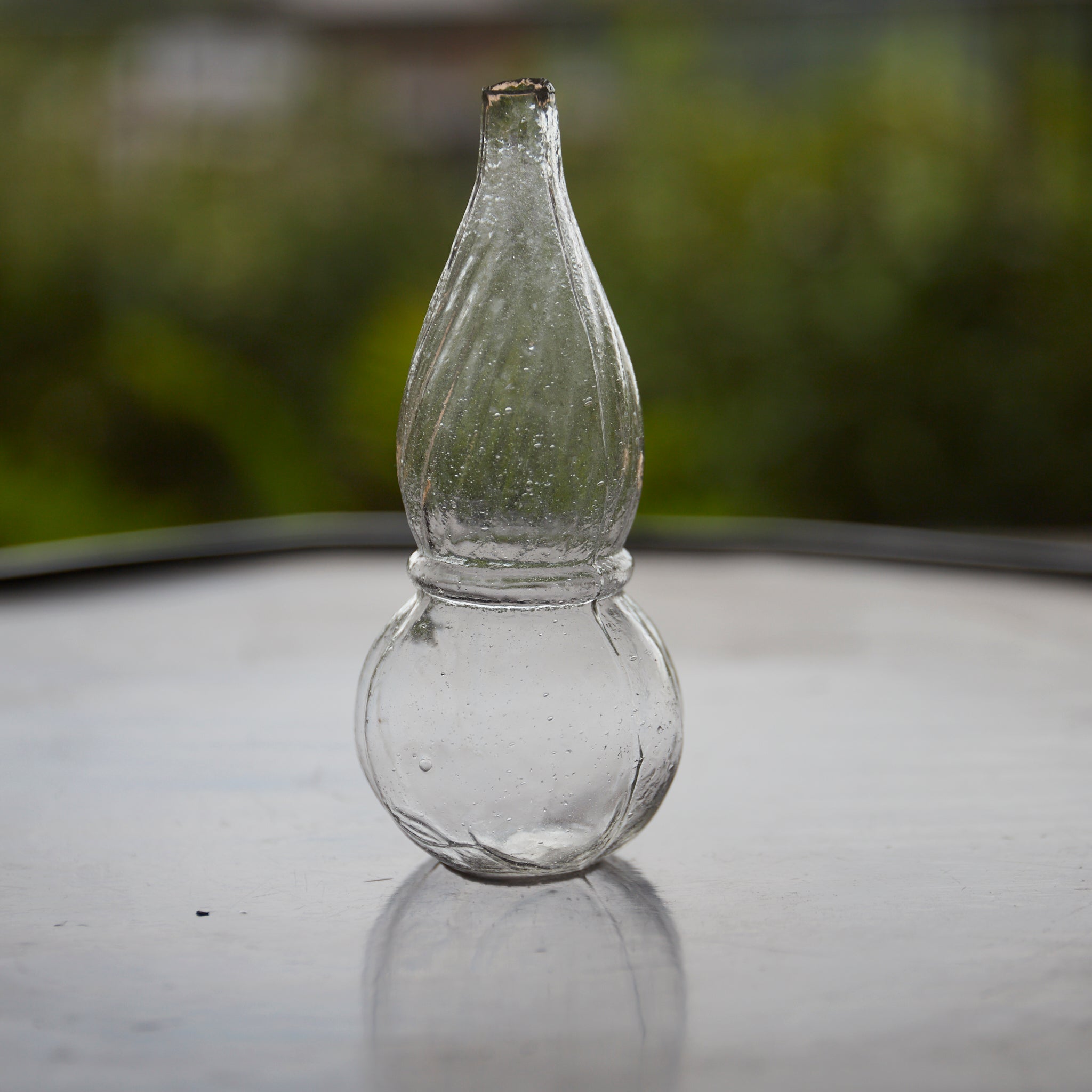 BOTELLA EN FORMA DE CALABAZA DE VIDRIO PEQUEÑA, Período Meiji–Taisho(1868–1926 d. C.)