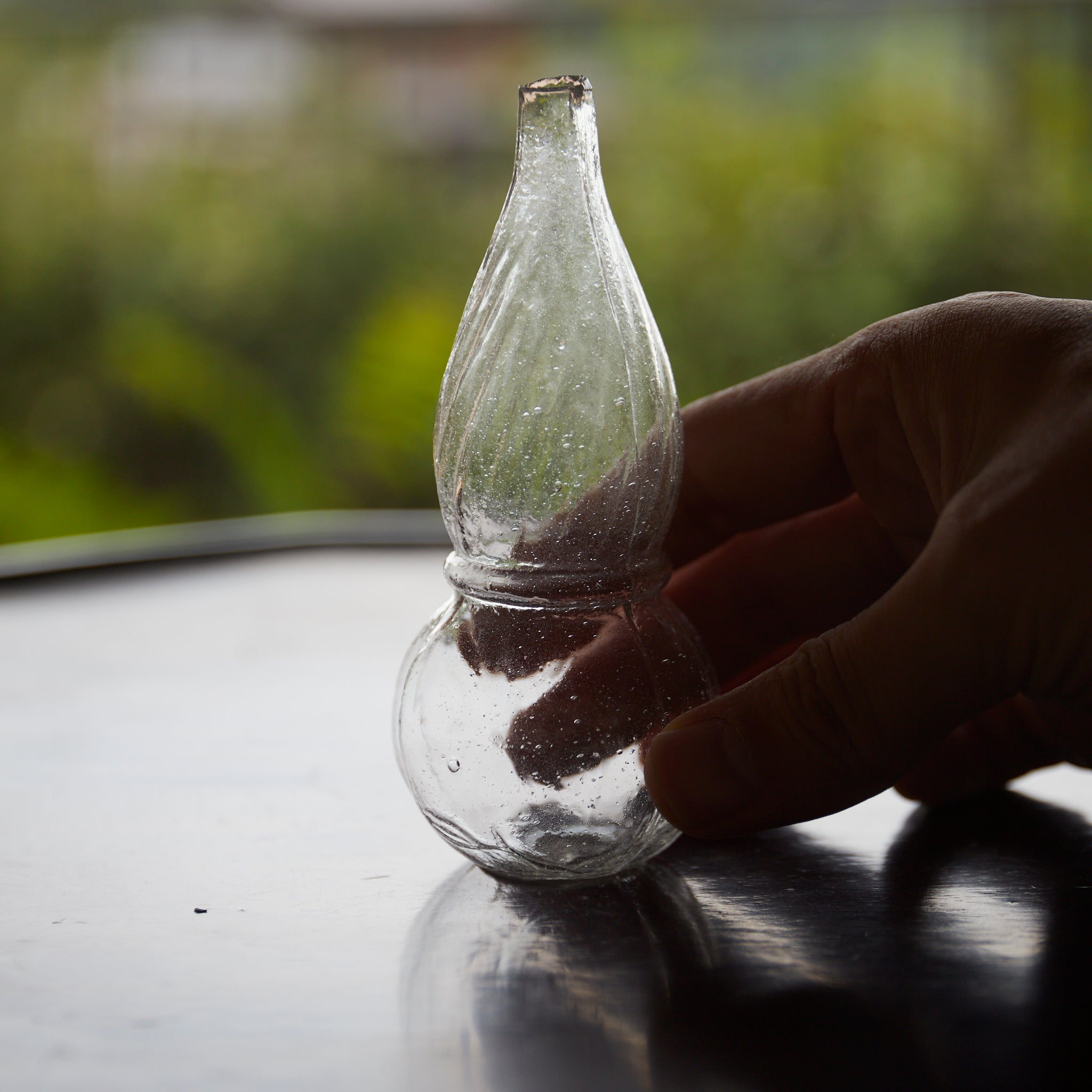 BOTELLA EN FORMA DE CALABAZA DE VIDRIO PEQUEÑA, Período Meiji–Taisho(1868–1926 d. C.)