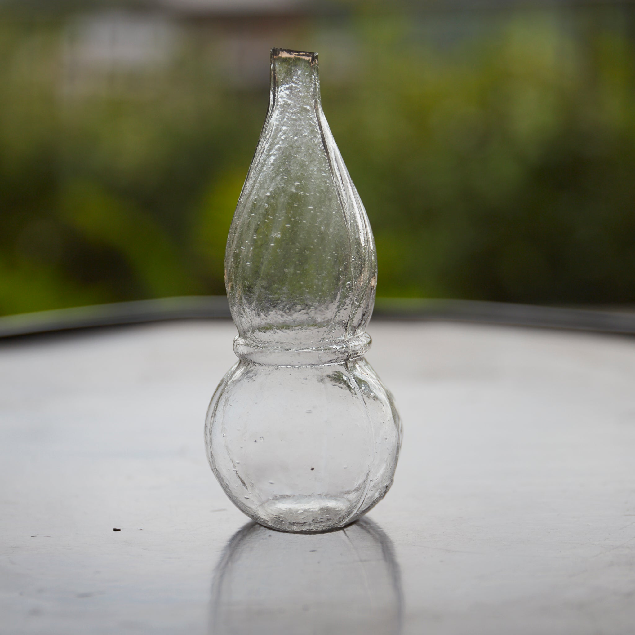 BOTELLA EN FORMA DE CALABAZA DE VIDRIO PEQUEÑA, Período Meiji–Taisho(1868–1926 d. C.)