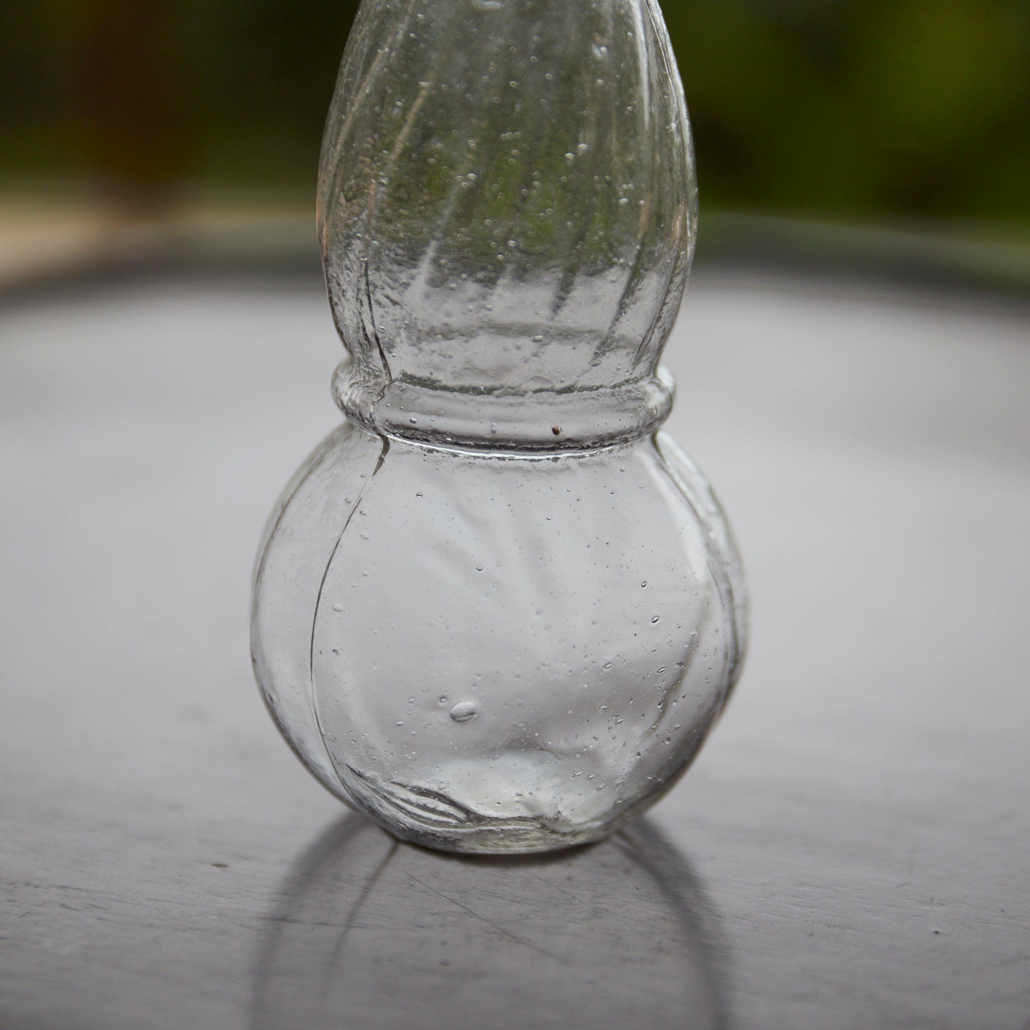 BOTELLA EN FORMA DE CALABAZA DE VIDRIO PEQUEÑA, Período Meiji–Taisho(1868–1926 d. C.)