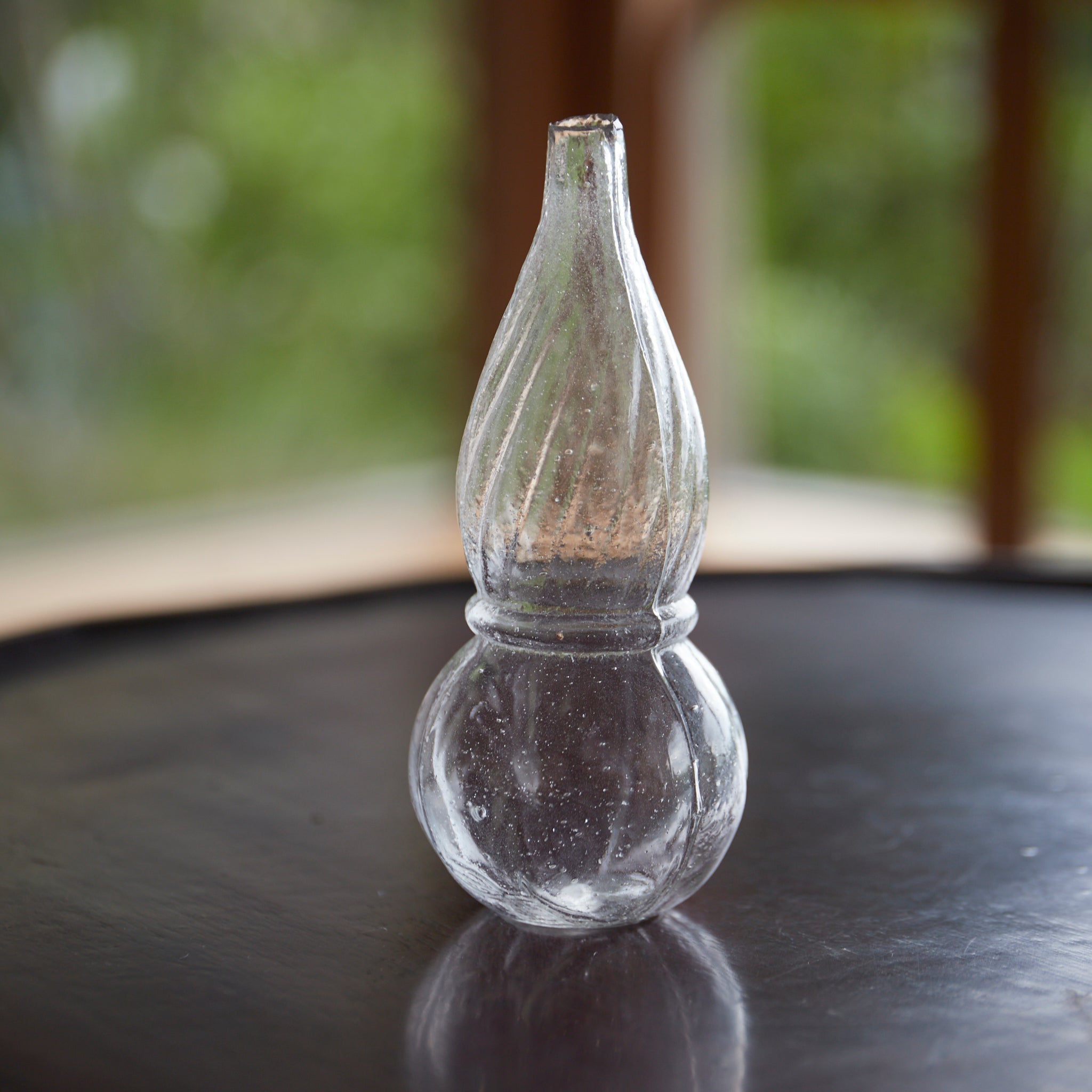 BOTELLA EN FORMA DE CALABAZA DE VIDRIO PEQUEÑA, Período Meiji–Taisho(1868–1926 d. C.)