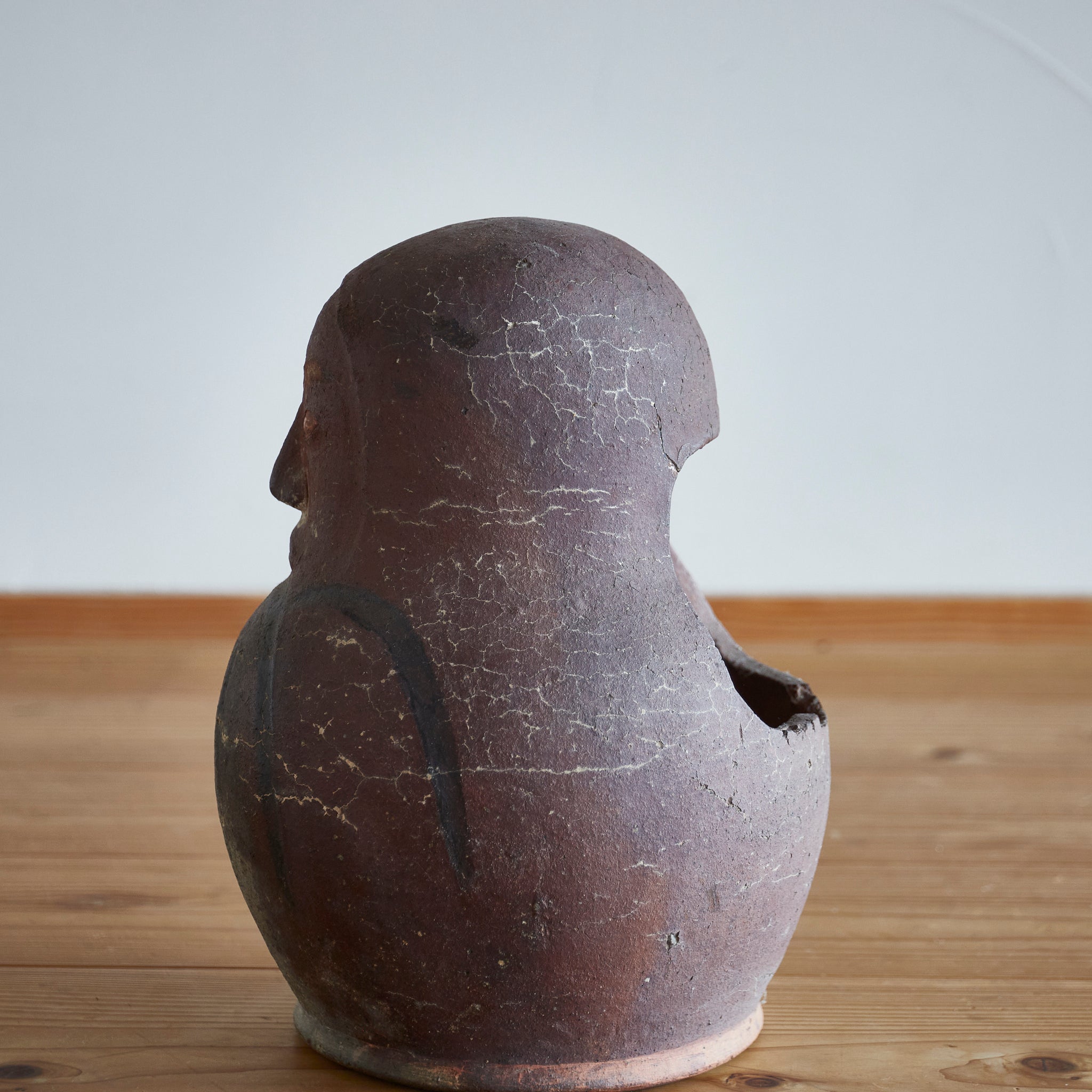 BRASERO CON FORMA DE DARUMA, Mingei, Período Meiji(1868–1912 d. C.)