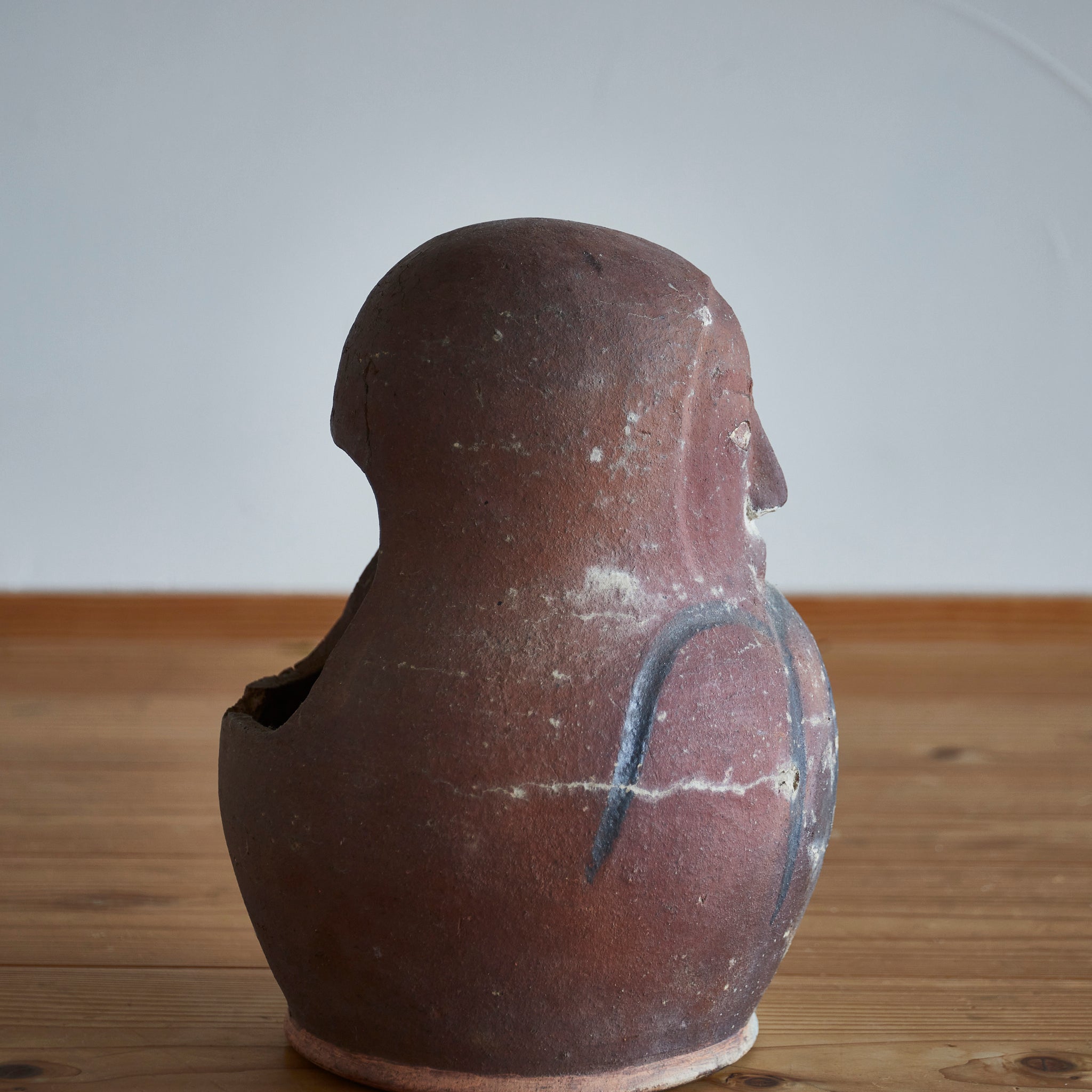 BRASERO CON FORMA DE DARUMA, Mingei, Período Meiji(1868–1912 d. C.)