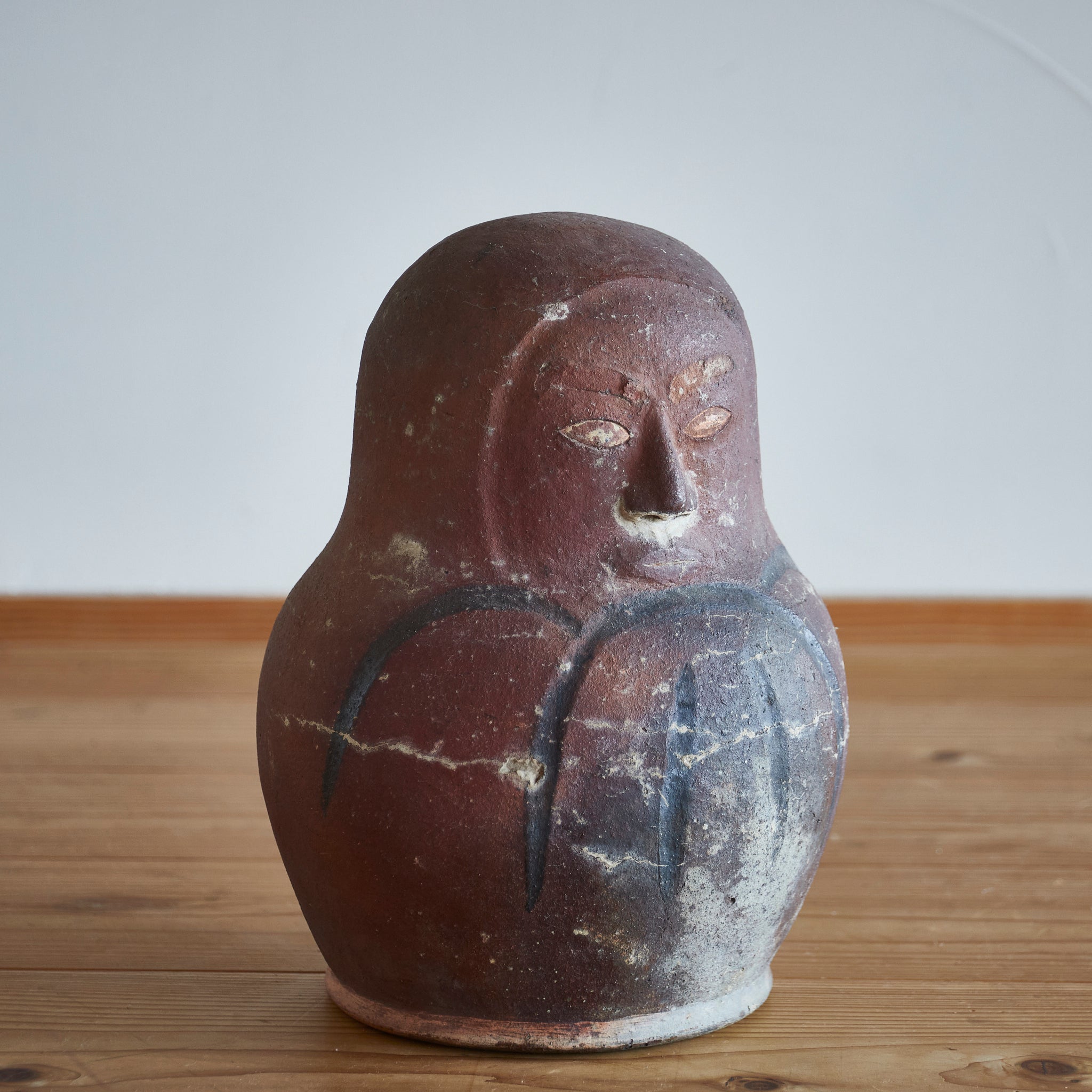 BRASERO CON FORMA DE DARUMA, Mingei, Período Meiji(1868–1912 d. C.)