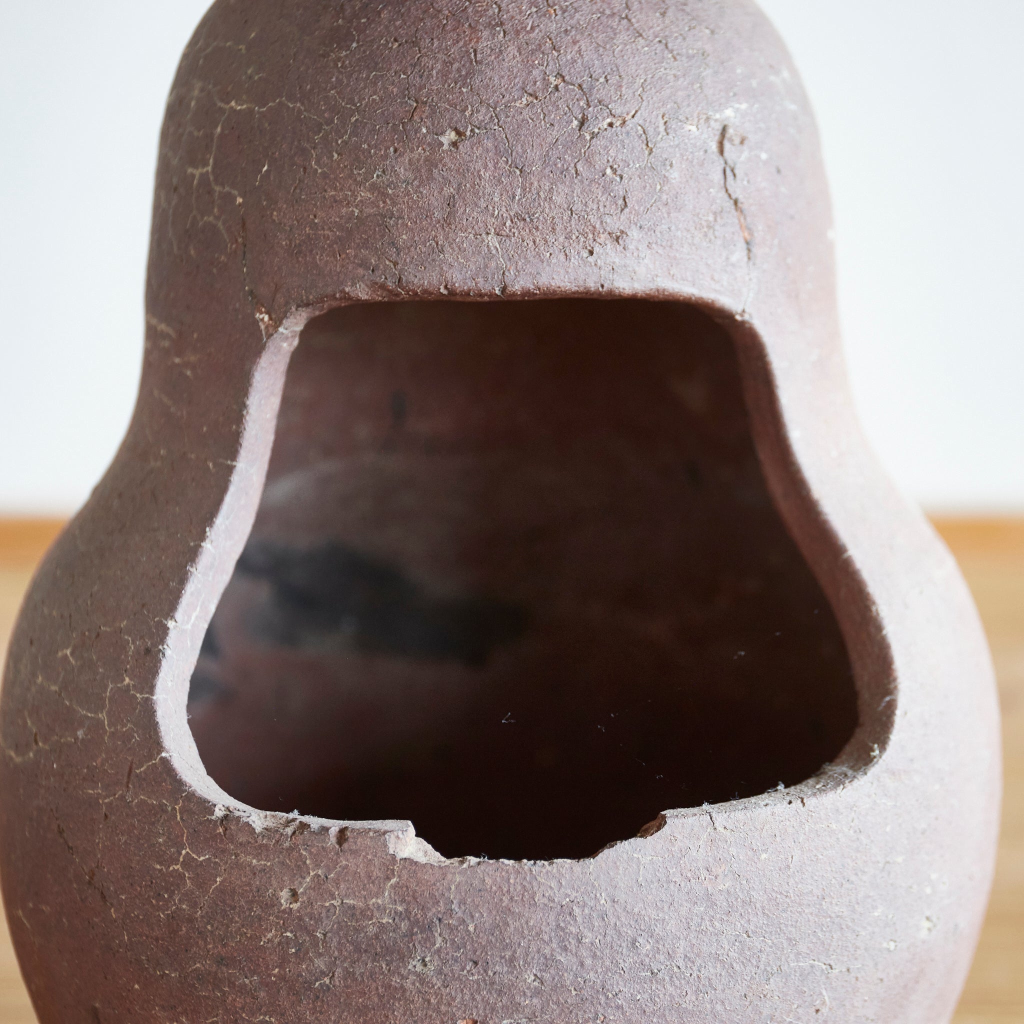 BRASERO CON FORMA DE DARUMA, Mingei, Período Meiji(1868–1912 d. C.)