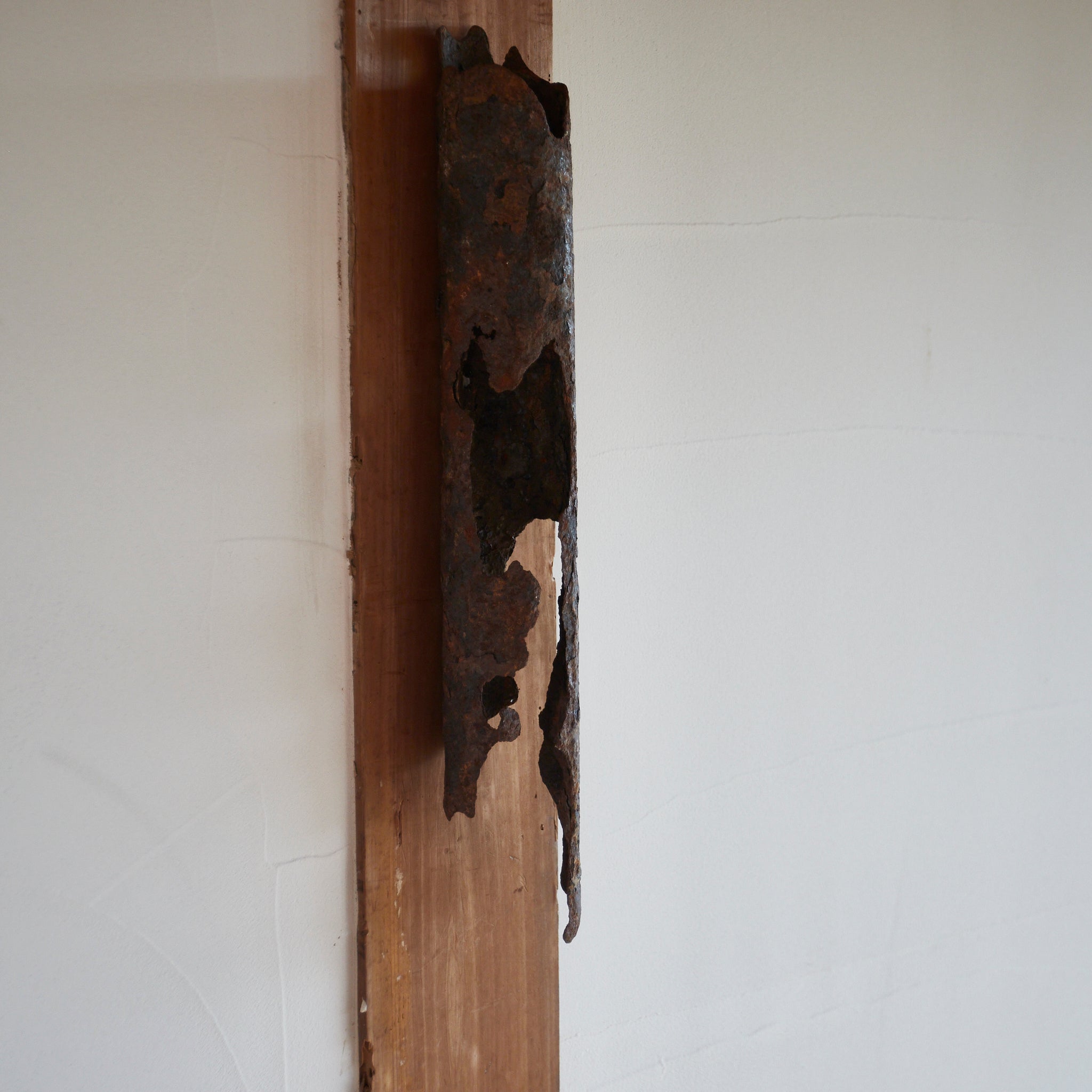 COLGANTE DE PARED DE HIERRO ANTIGUO OXIDADO