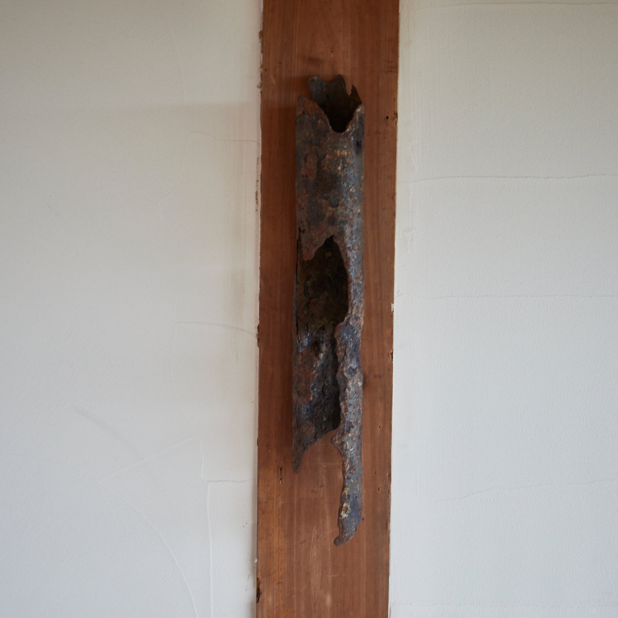 COLGANTE DE PARED DE HIERRO ANTIGUO OXIDADO